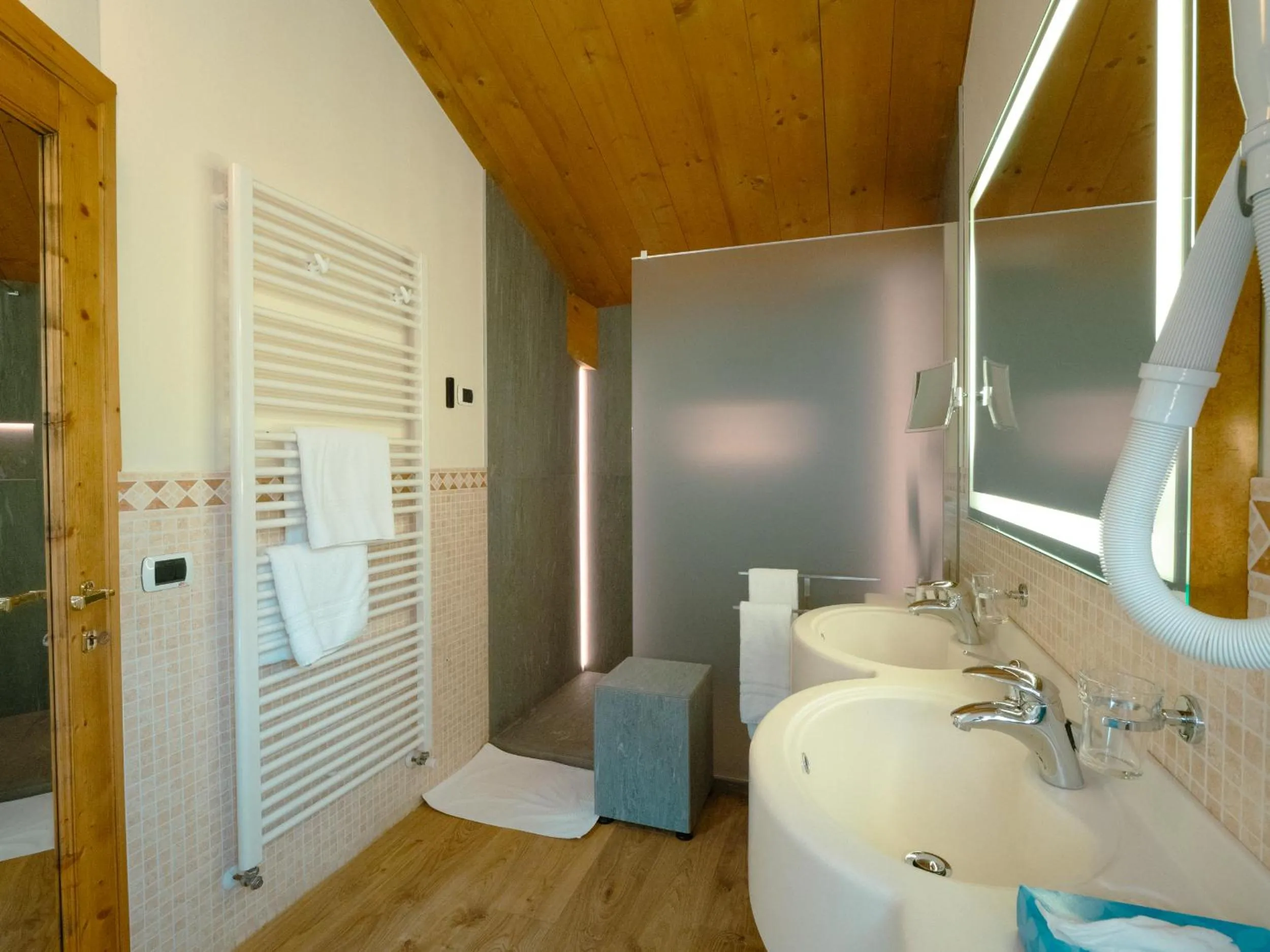 Bathroom in Hotel Cervo