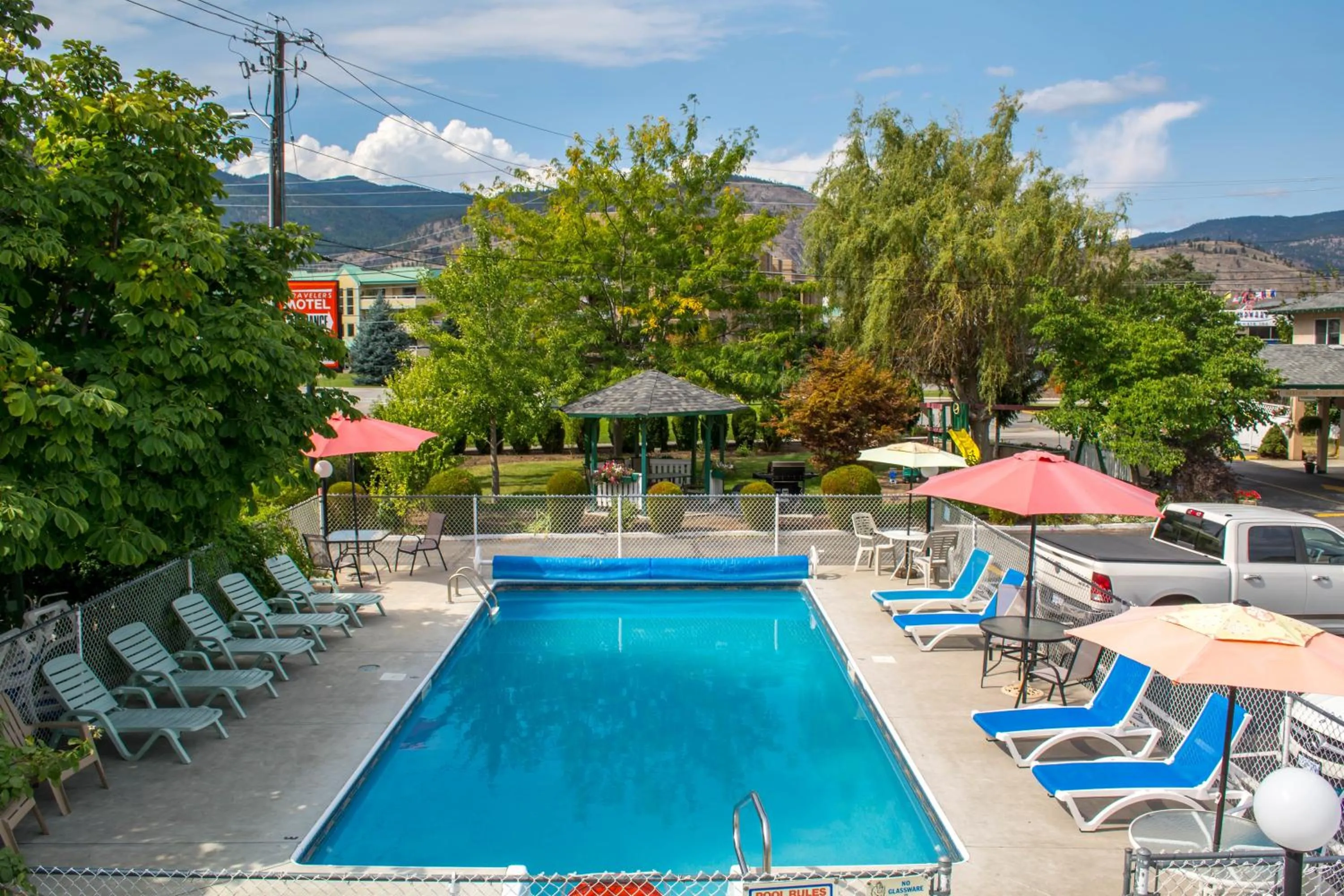 Pool view in Traveler's Motel Penticton