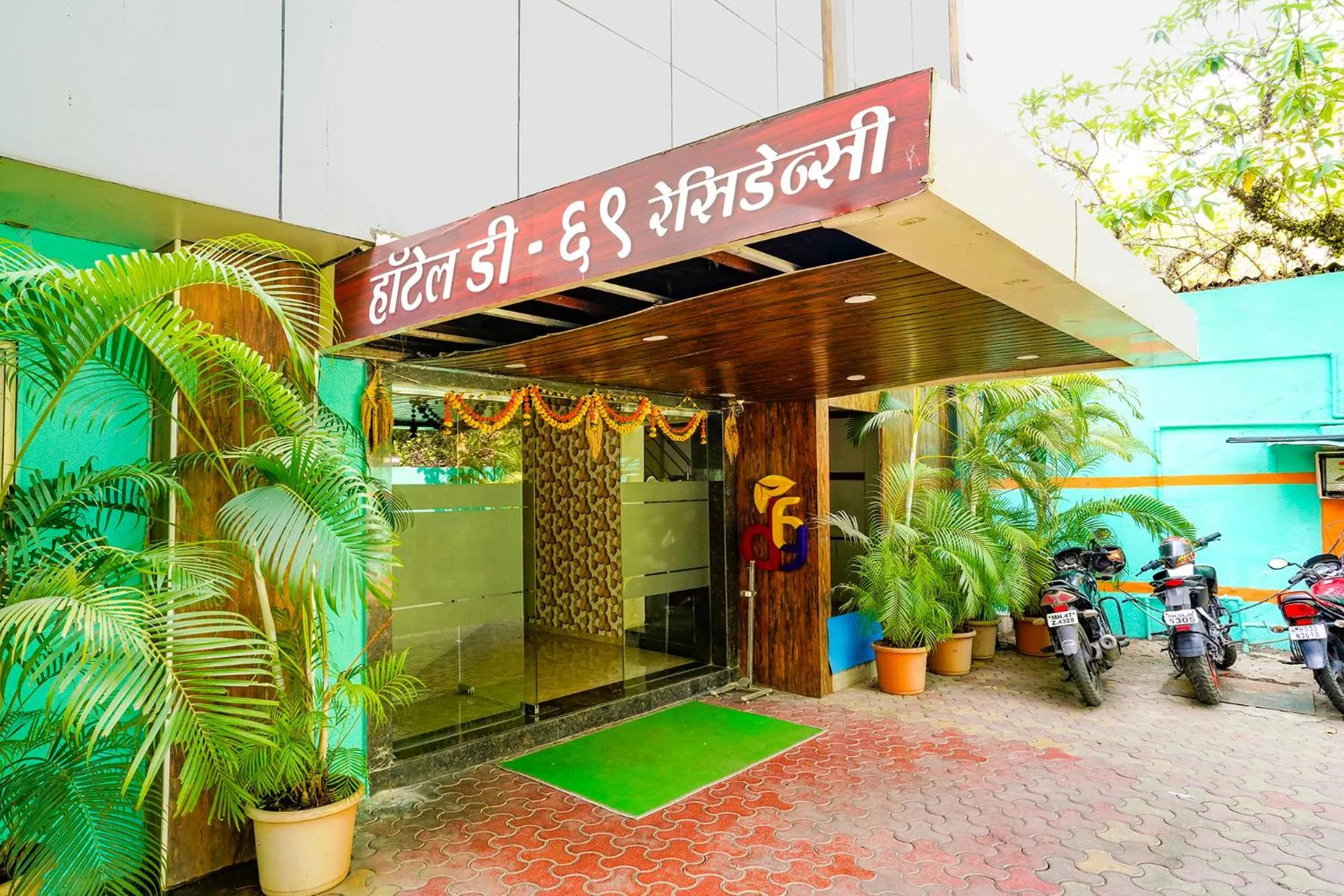 Facade/entrance in Via D69 Residency