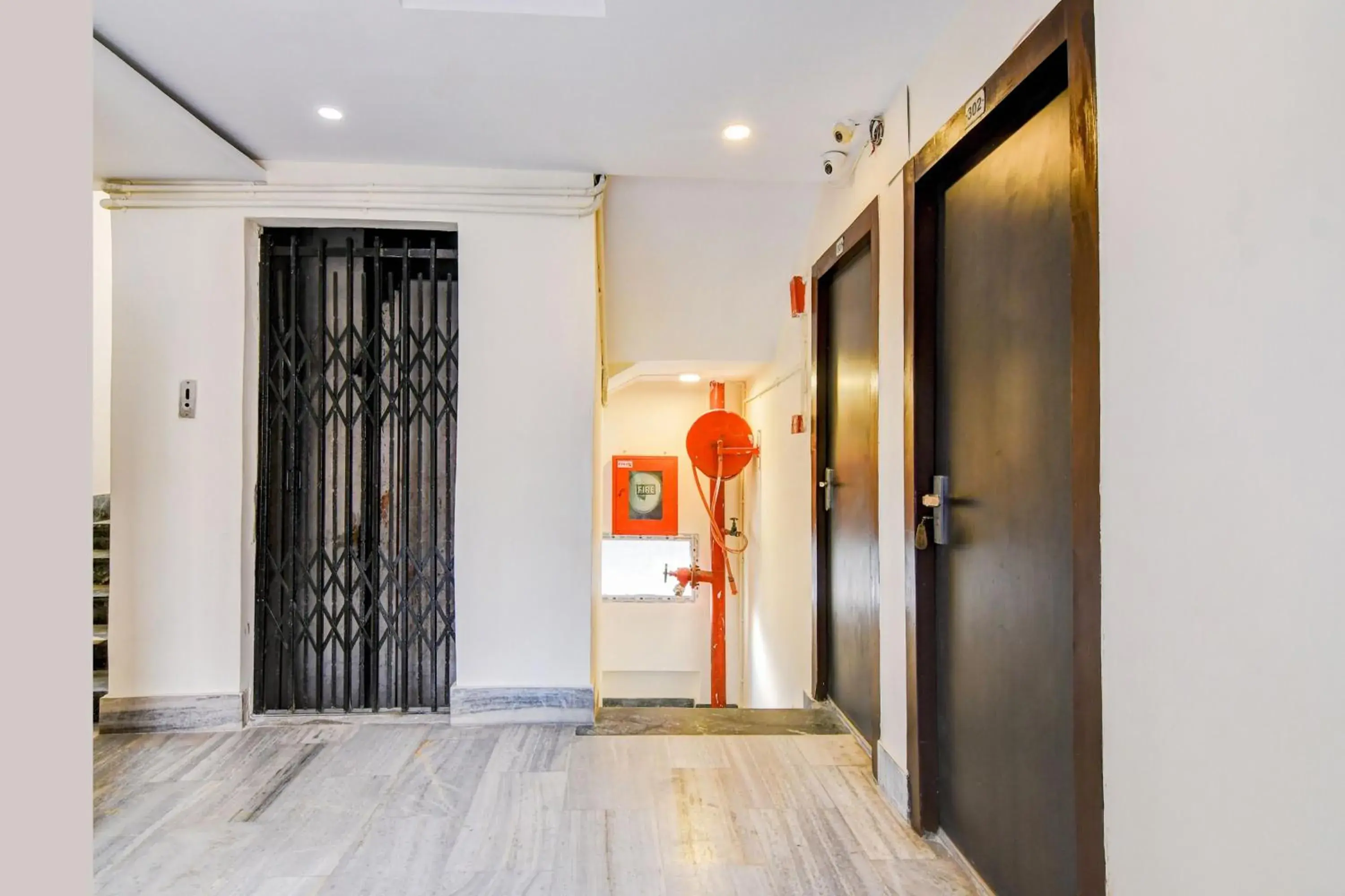 Lobby or reception in Super Hotel O Sarat Bose Road formerly Shree Guest House Lobby or reception in Super Hotel O Sarat Bose Road formerly Shree Guest House