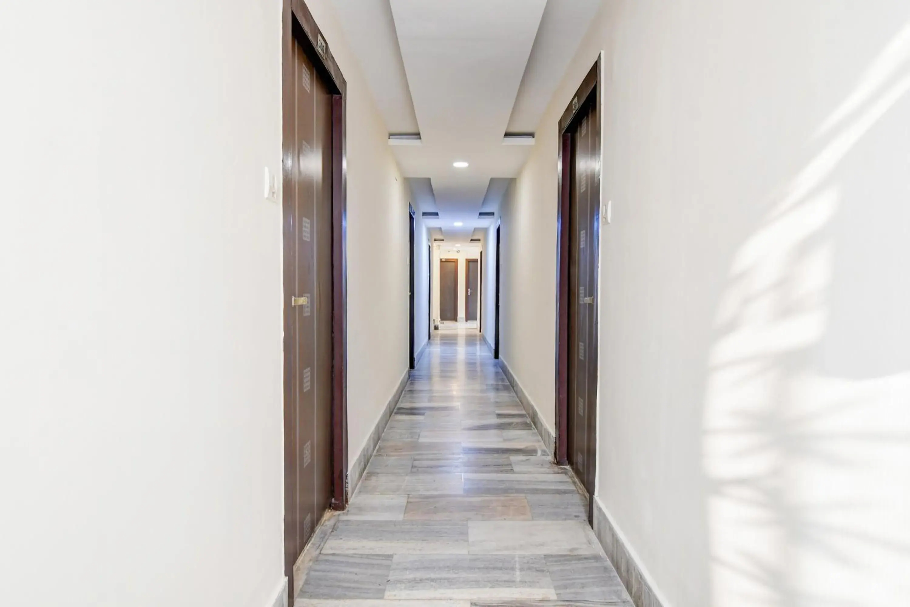 Lobby or reception in Super Hotel O Sarat Bose Road formerly Shree Guest House Lobby or reception in Super Hotel O Sarat Bose Road formerly Shree Guest House