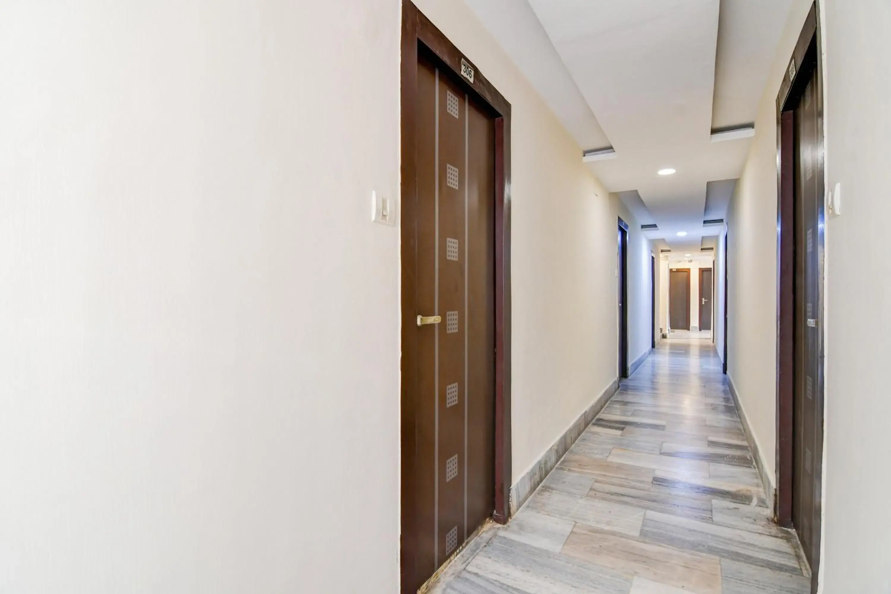 Lobby or reception in Super Hotel O Sarat Bose Road formerly Shree Guest House Lobby or reception in Super Hotel O Sarat Bose Road formerly Shree Guest House