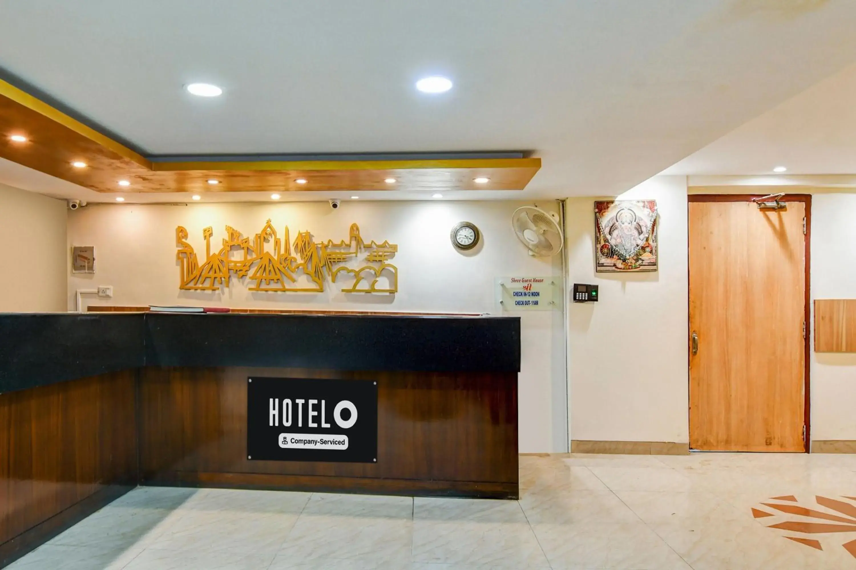 Lobby or reception in Super Hotel O Sarat Bose Road formerly Shree Guest House Lobby or reception in Super Hotel O Sarat Bose Road formerly Shree Guest House