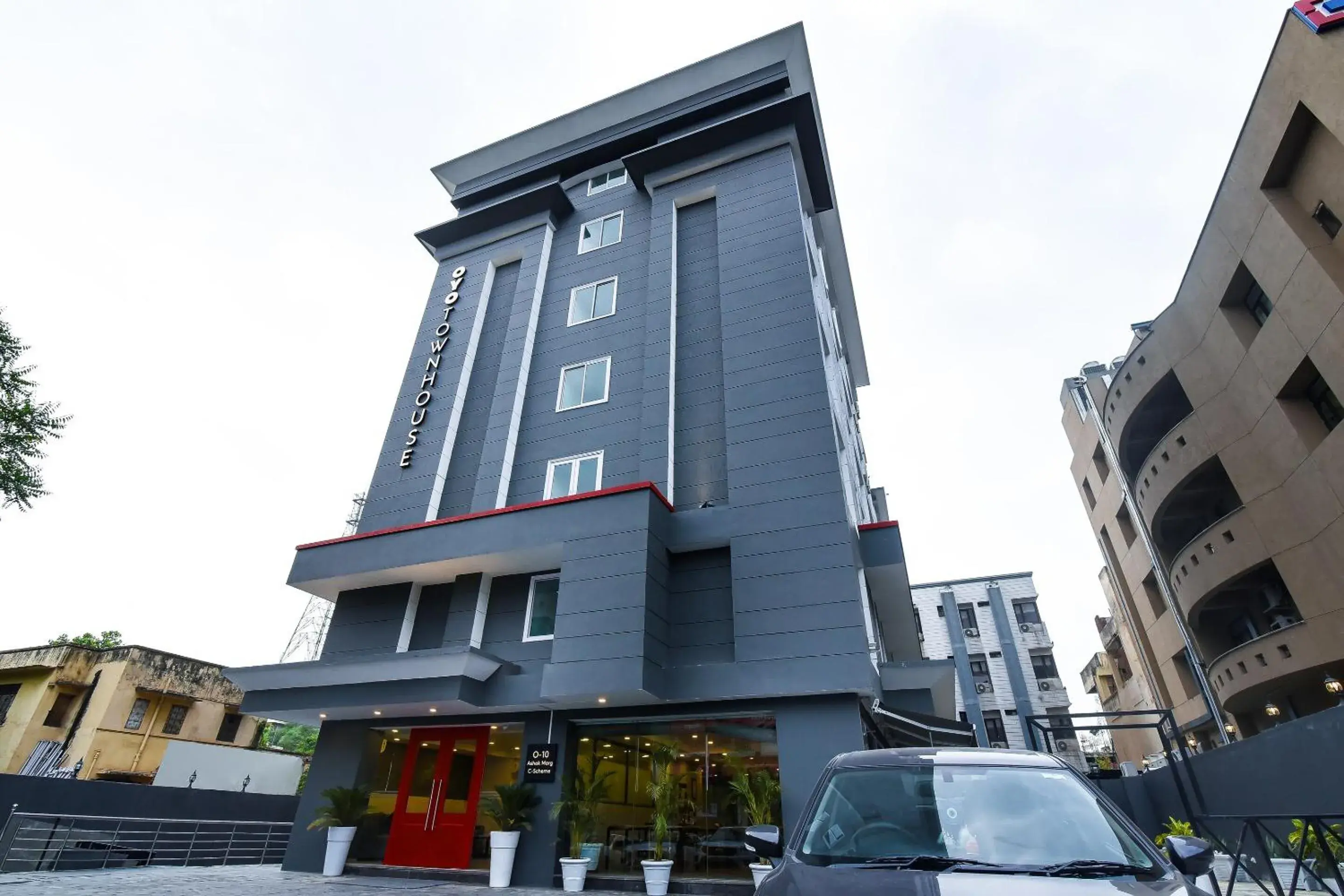 Facade/entrance in Townhouse C Scheme Ahinsa Circle Facade/entrance in Townhouse C Scheme Ahinsa Circle