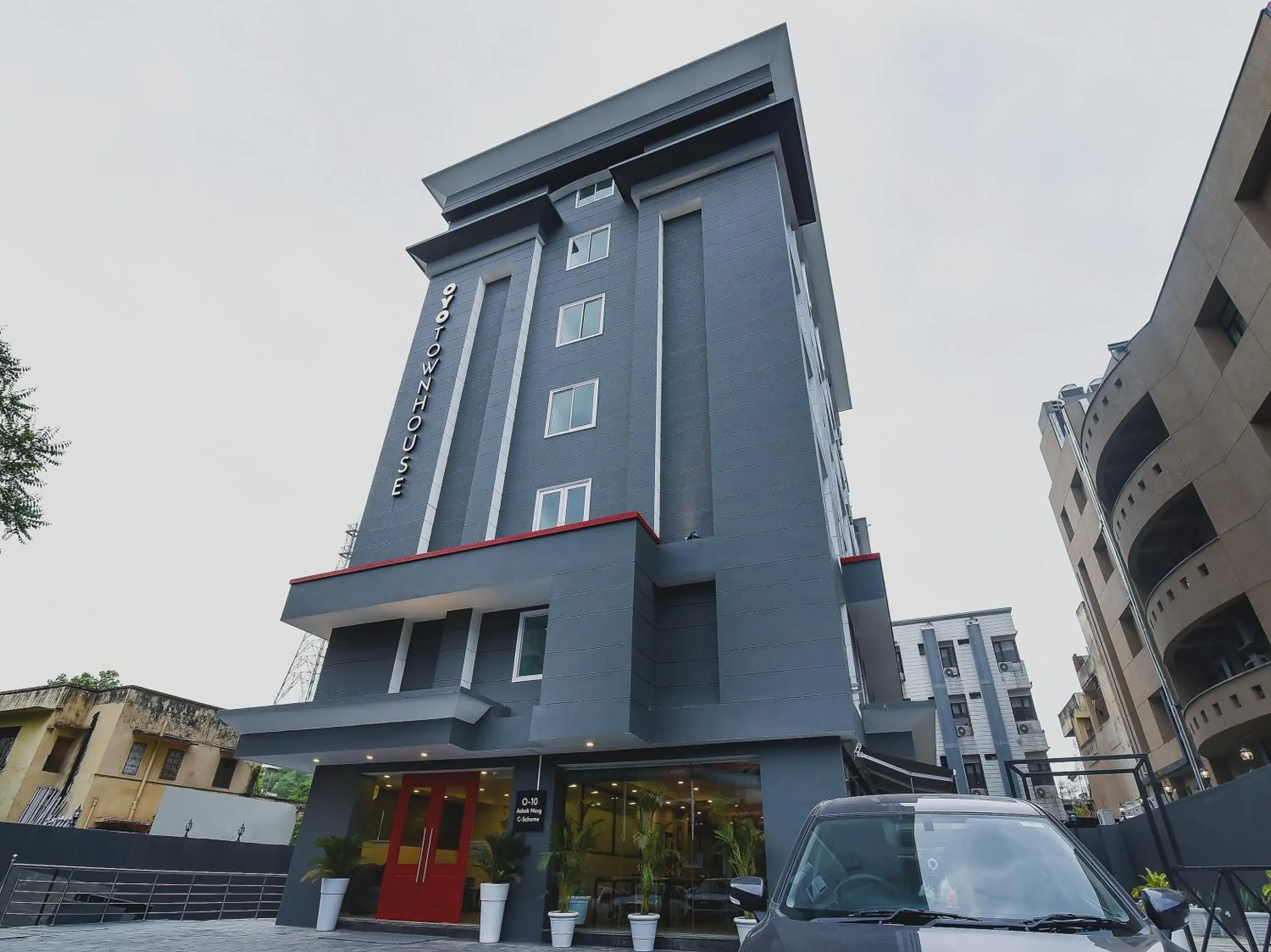 Facade/entrance in Townhouse C Scheme Ahinsa Circle Facade/entrance in Townhouse C Scheme Ahinsa Circle