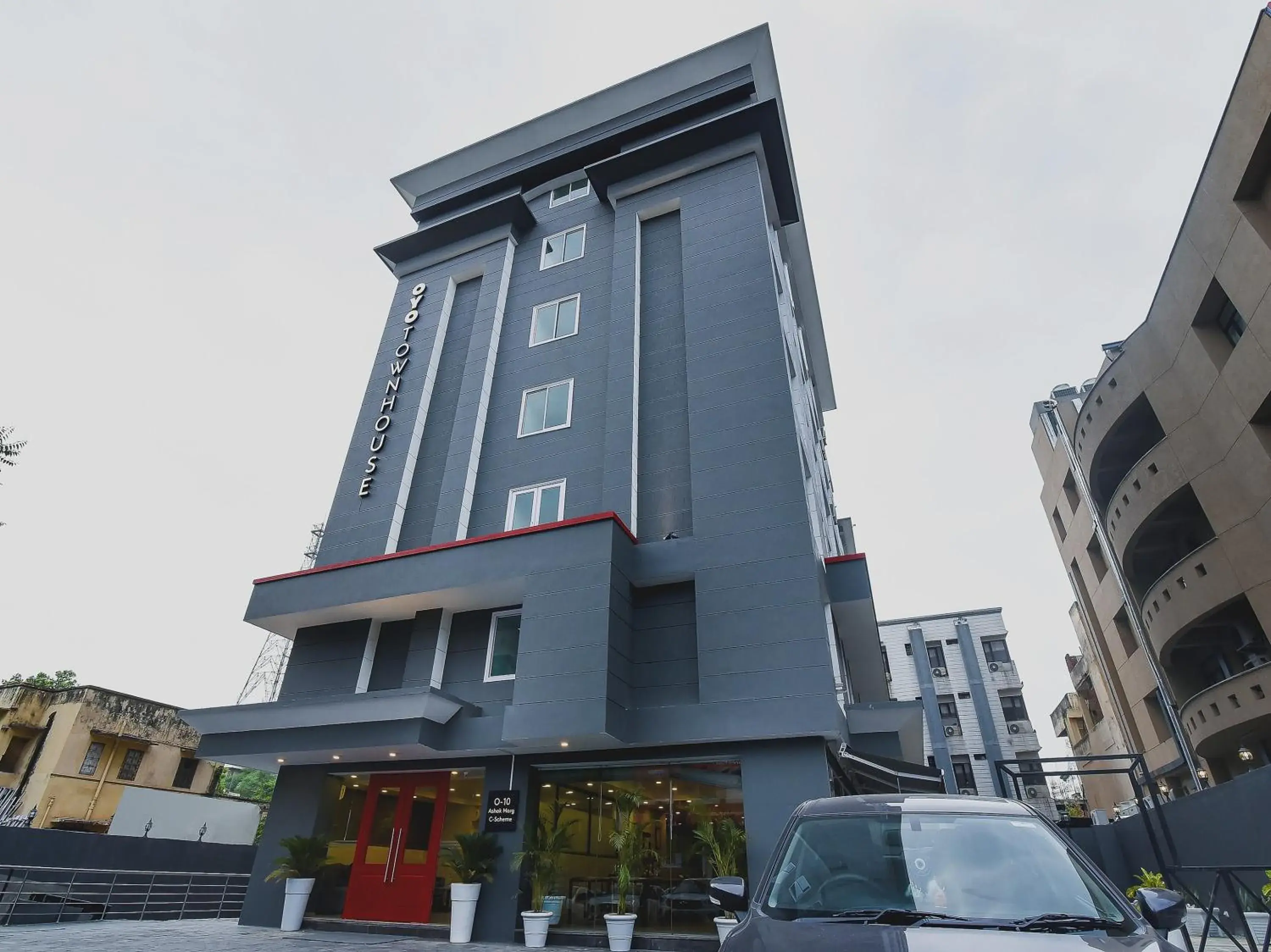 Facade/entrance in Townhouse C Scheme Ahinsa Circle Facade/entrance in Townhouse C Scheme Ahinsa Circle