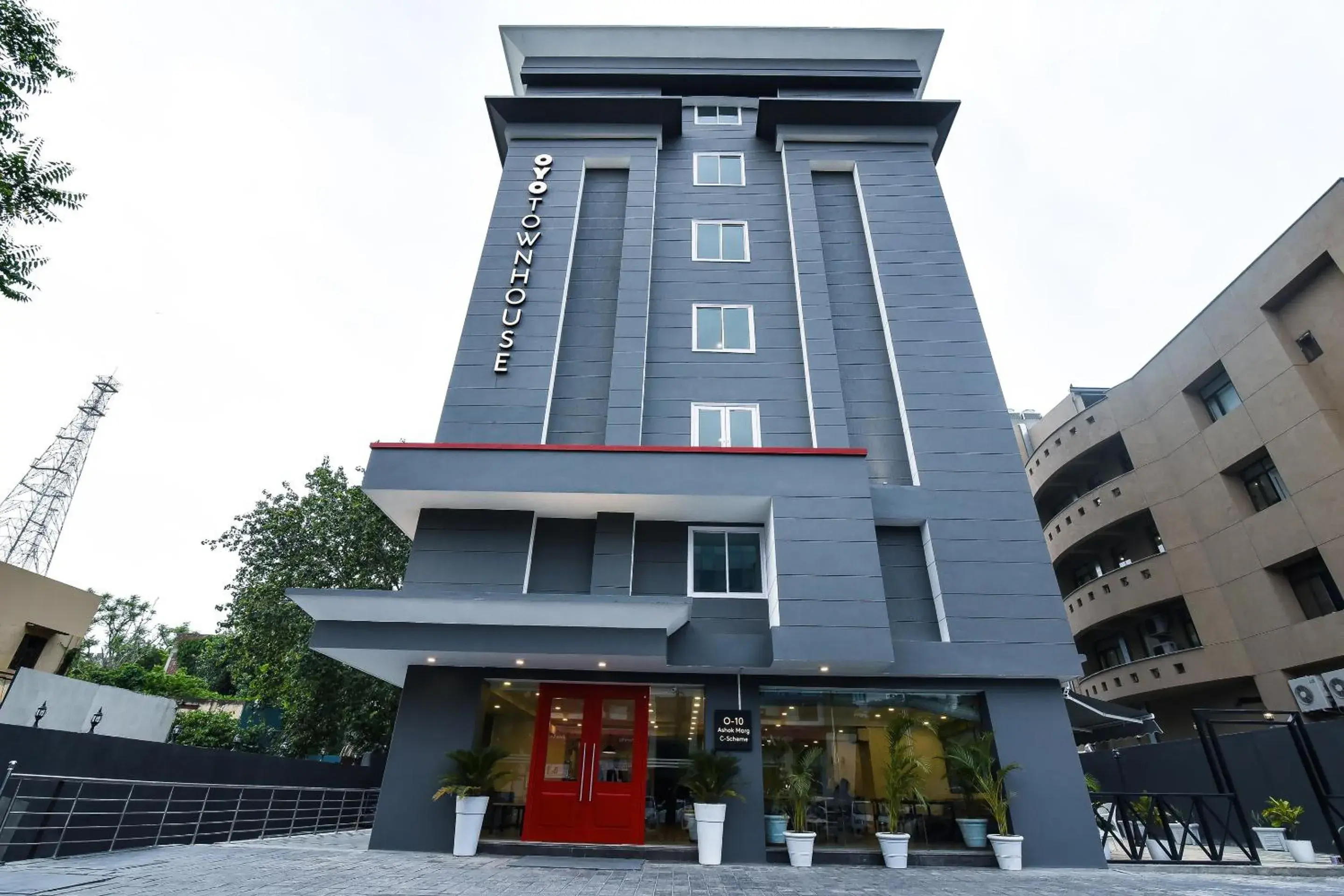 Facade/entrance in Townhouse C Scheme Ahinsa Circle Facade/entrance in Townhouse C Scheme Ahinsa Circle