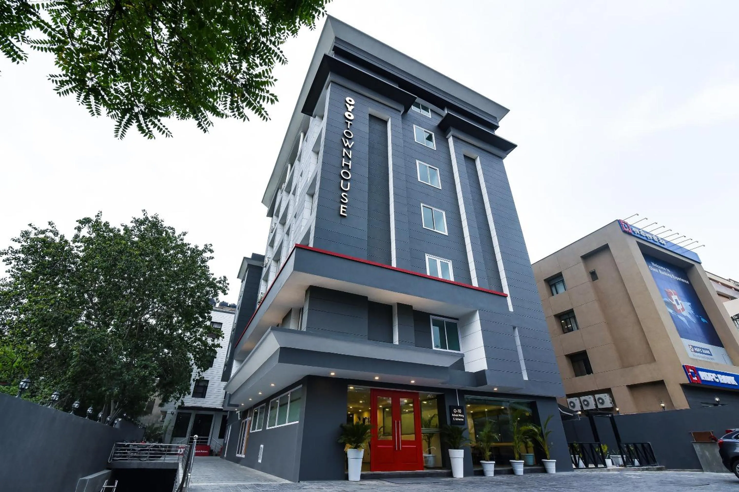 Facade/entrance in Townhouse C Scheme Ahinsa Circle