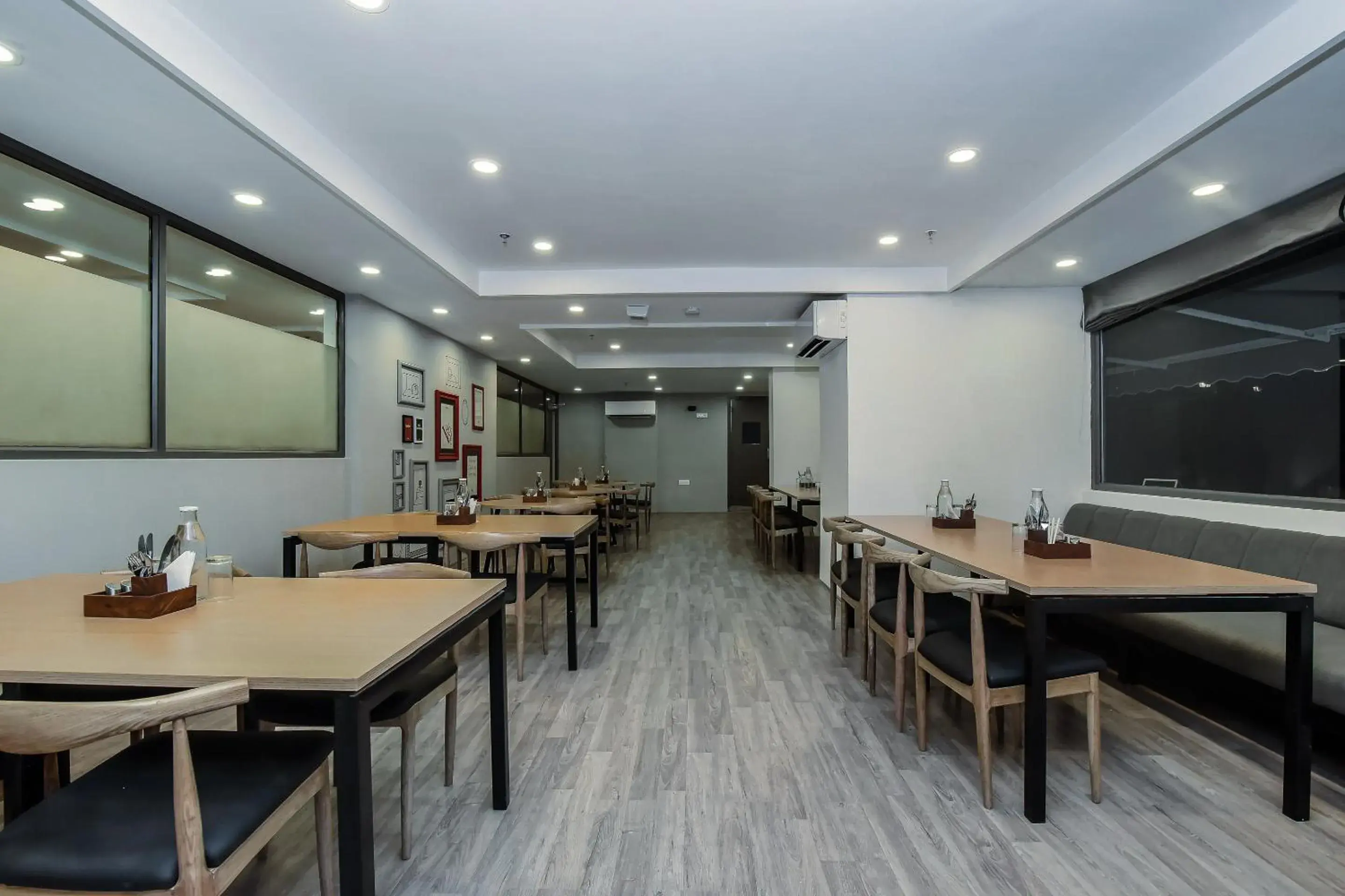 Restaurant/places to eat in Townhouse C Scheme Ahinsa Circle Restaurant/places to eat in Townhouse C Scheme Ahinsa Circle