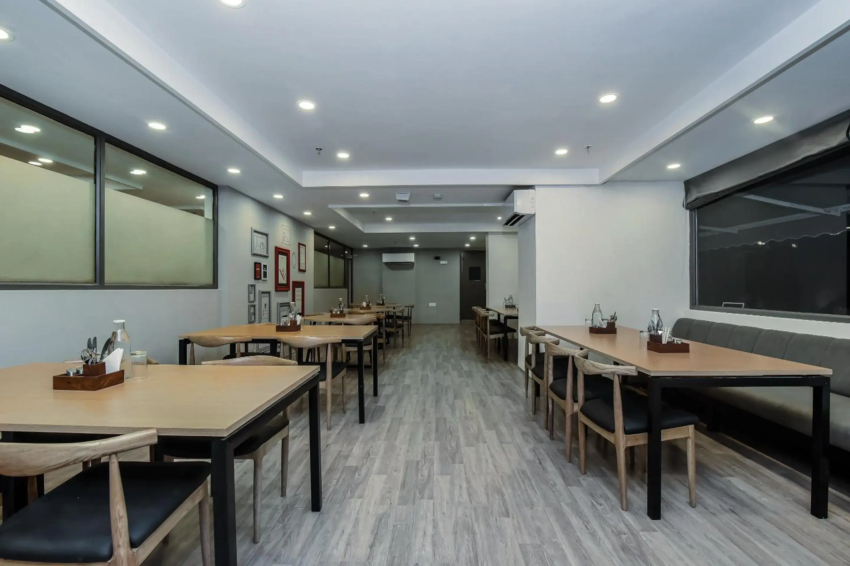 Restaurant/places to eat in Townhouse C Scheme Ahinsa Circle Restaurant/places to eat in Townhouse C Scheme Ahinsa Circle