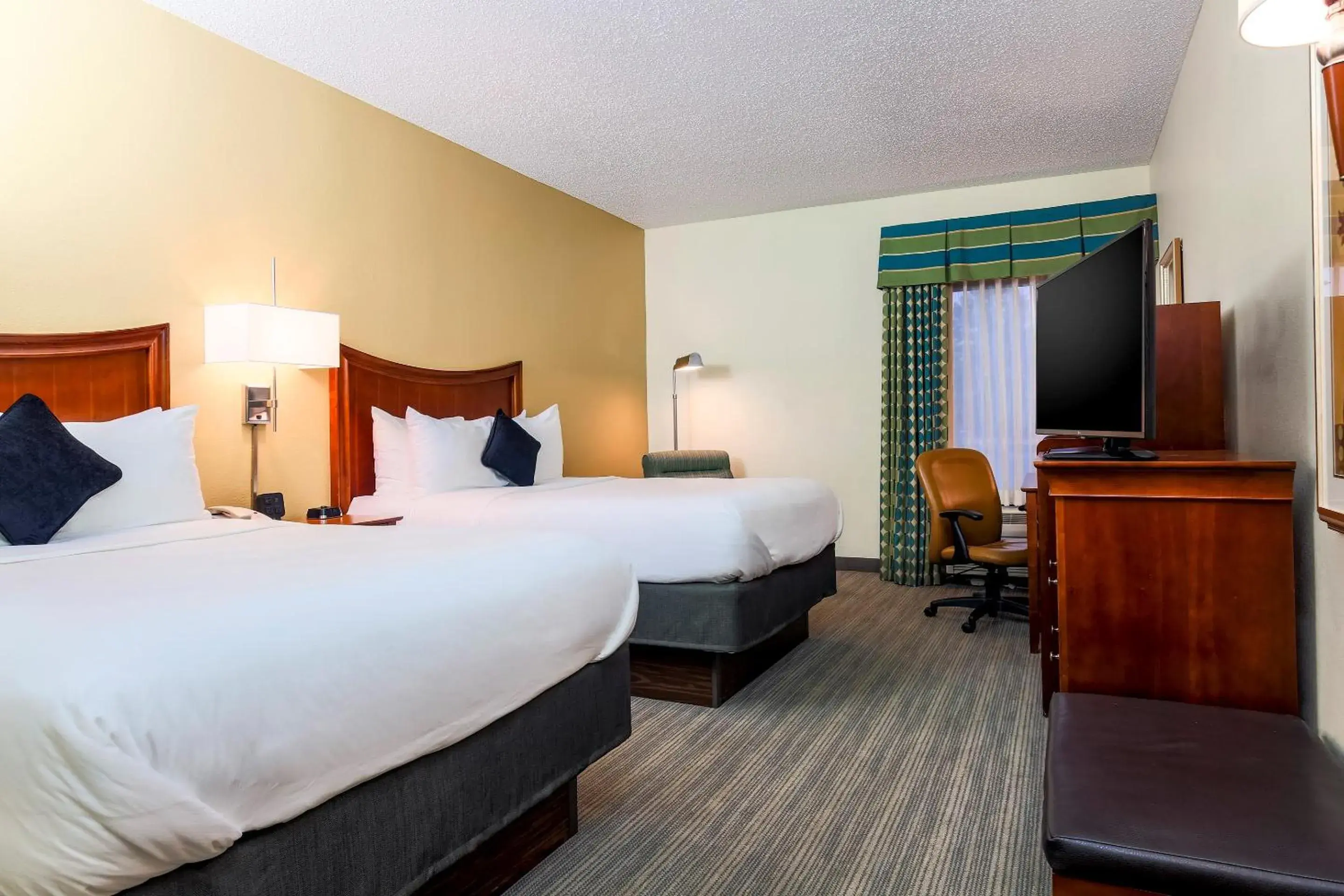 Bed in Red Lion Inn & Suites Hattiesburg