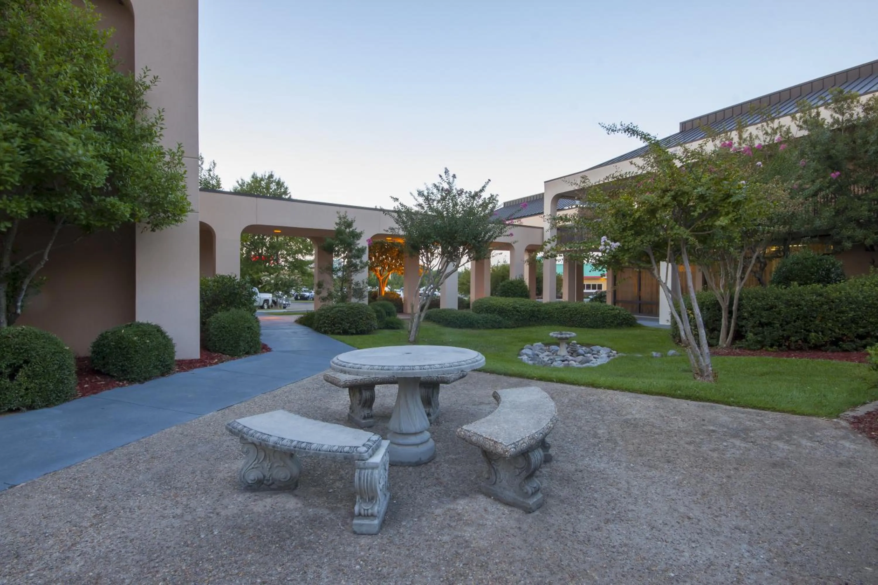 Facade/entrance, Property Building in Red Lion Inn & Suites Hattiesburg