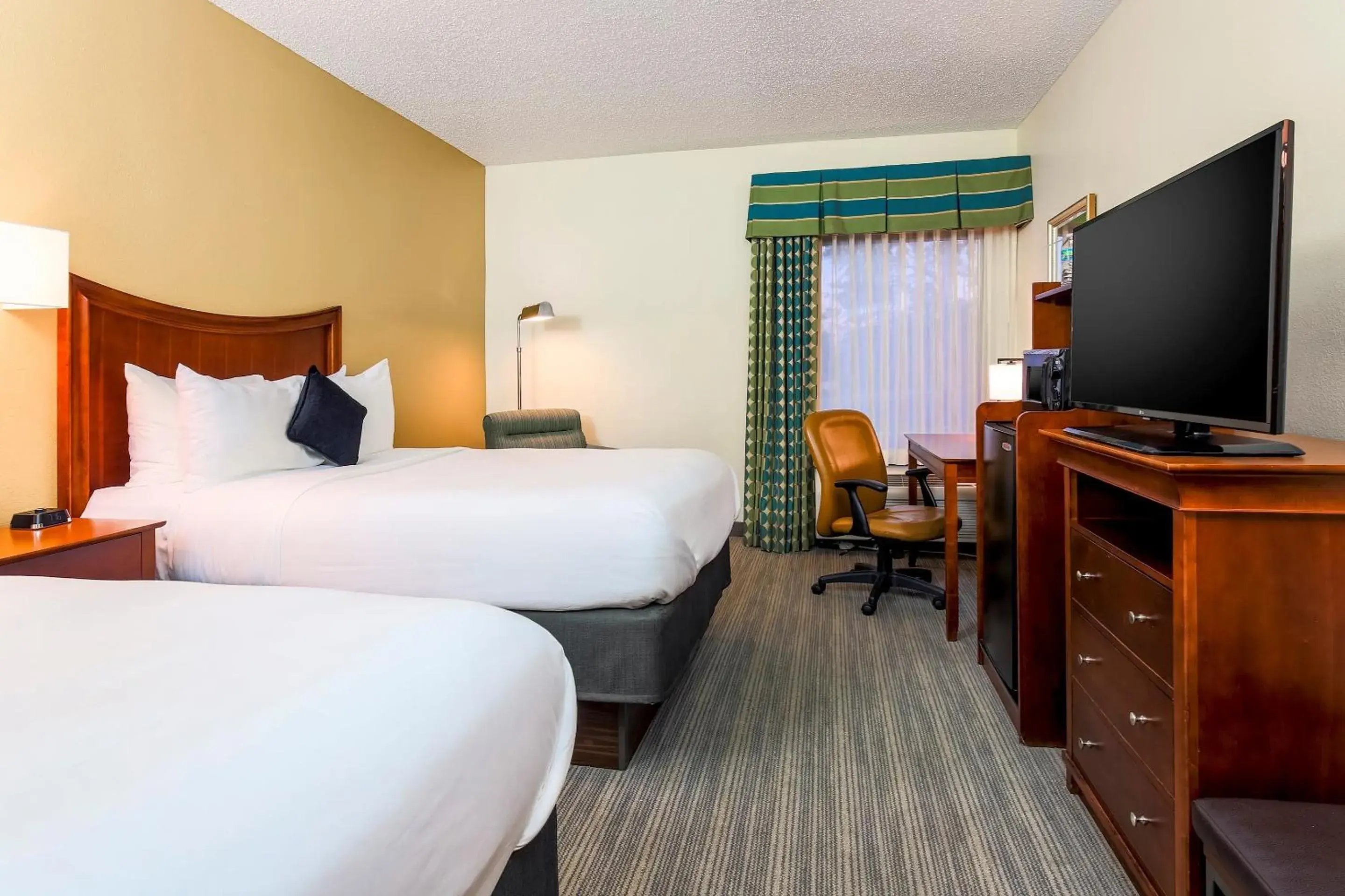 Bed in Red Lion Inn & Suites Hattiesburg