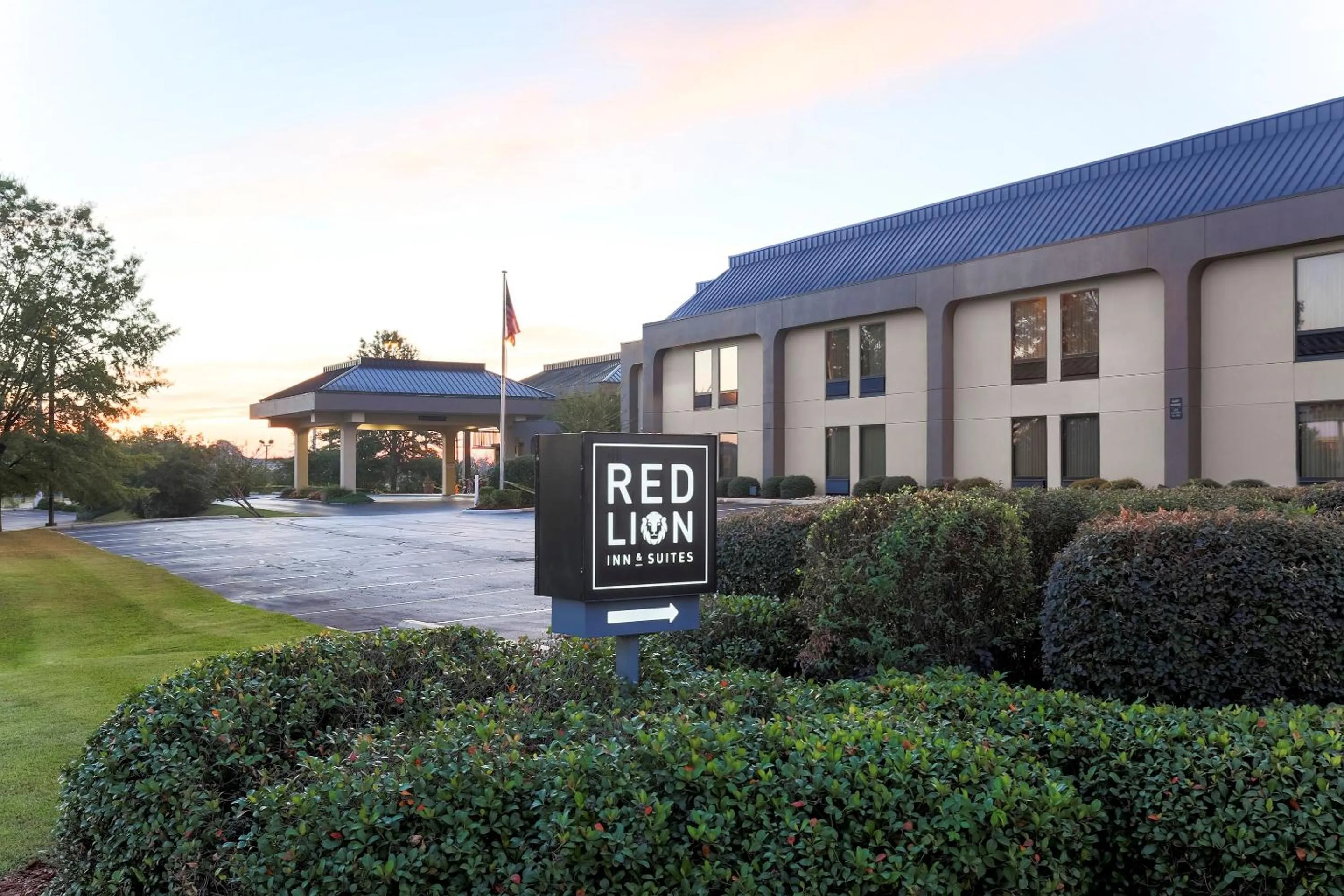 Property Building in Red Lion Inn & Suites Hattiesburg