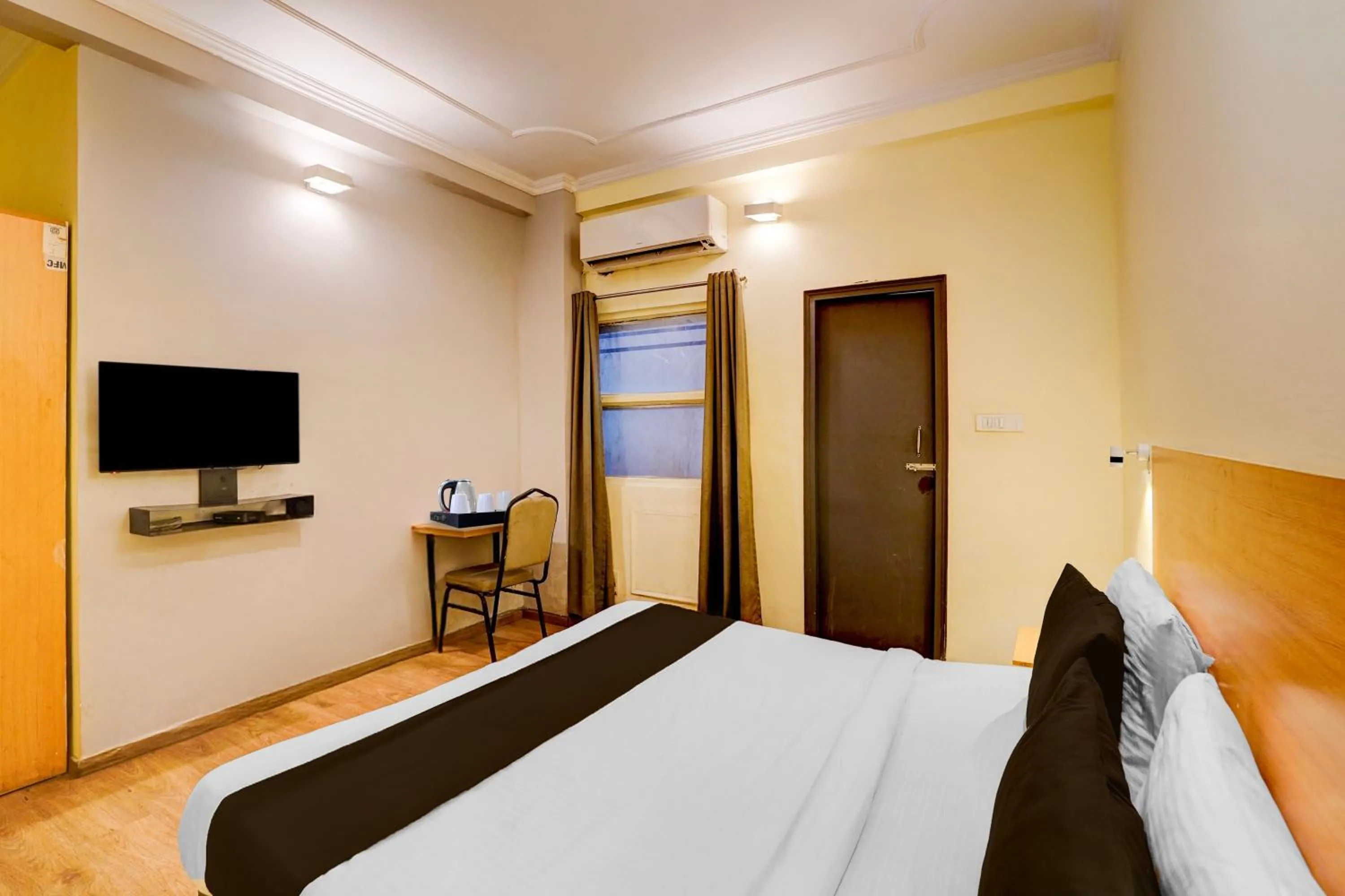 Bedroom, Bed in Townhouse Singapore Mall