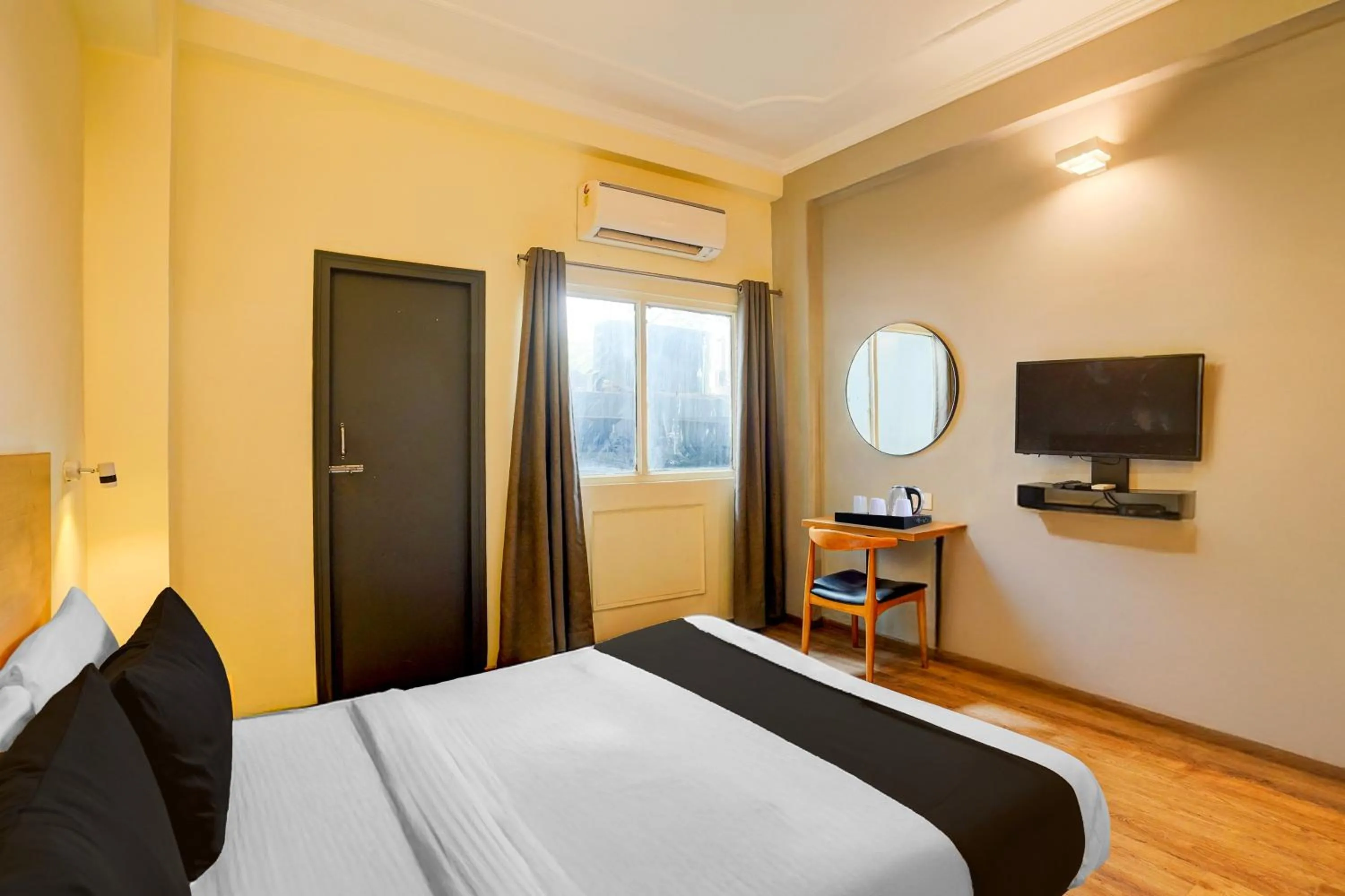 Bedroom, Bed in Townhouse Singapore Mall