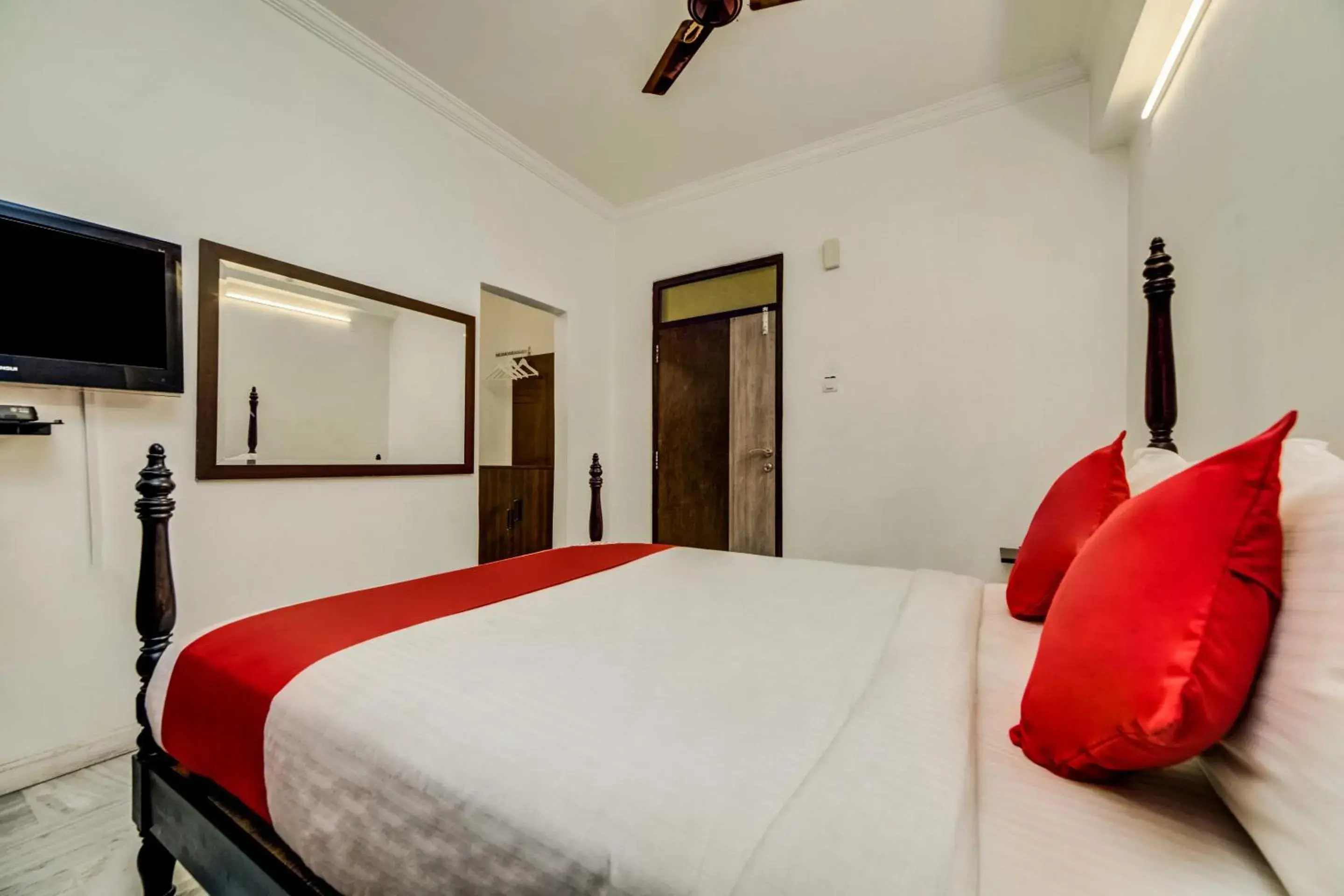 Bedroom, Bed in Hotel O JNTU college Near LULU mall, KPHB Colony. Bedroom, Bed in Hotel O JNTU college Near LULU mall, KPHB Colony.