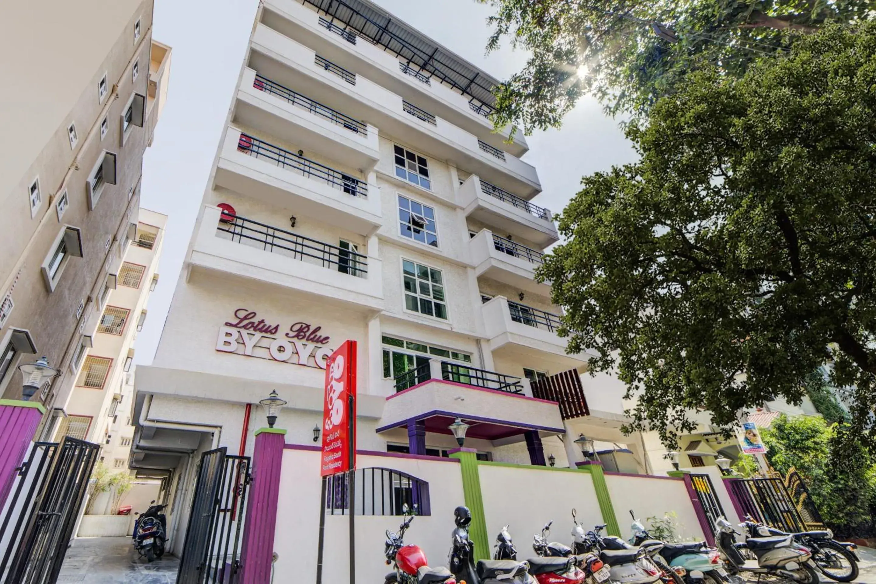 Facade/entrance in Hotel O JNTU college Near LULU mall, KPHB Colony. Facade/entrance in Hotel O JNTU college Near LULU mall, KPHB Colony.