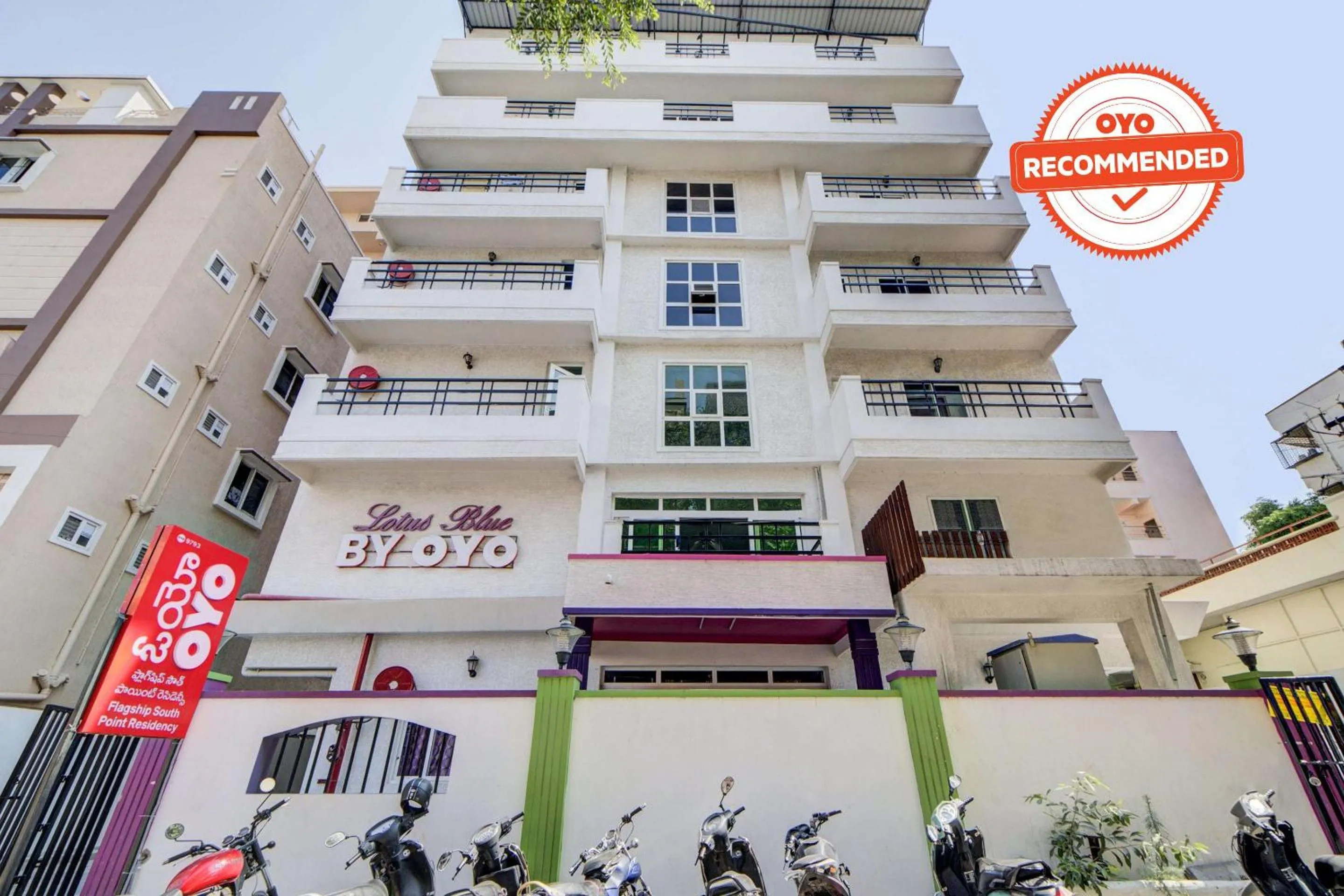 Facade/entrance in Hotel O JNTU college Near LULU mall, KPHB Colony.