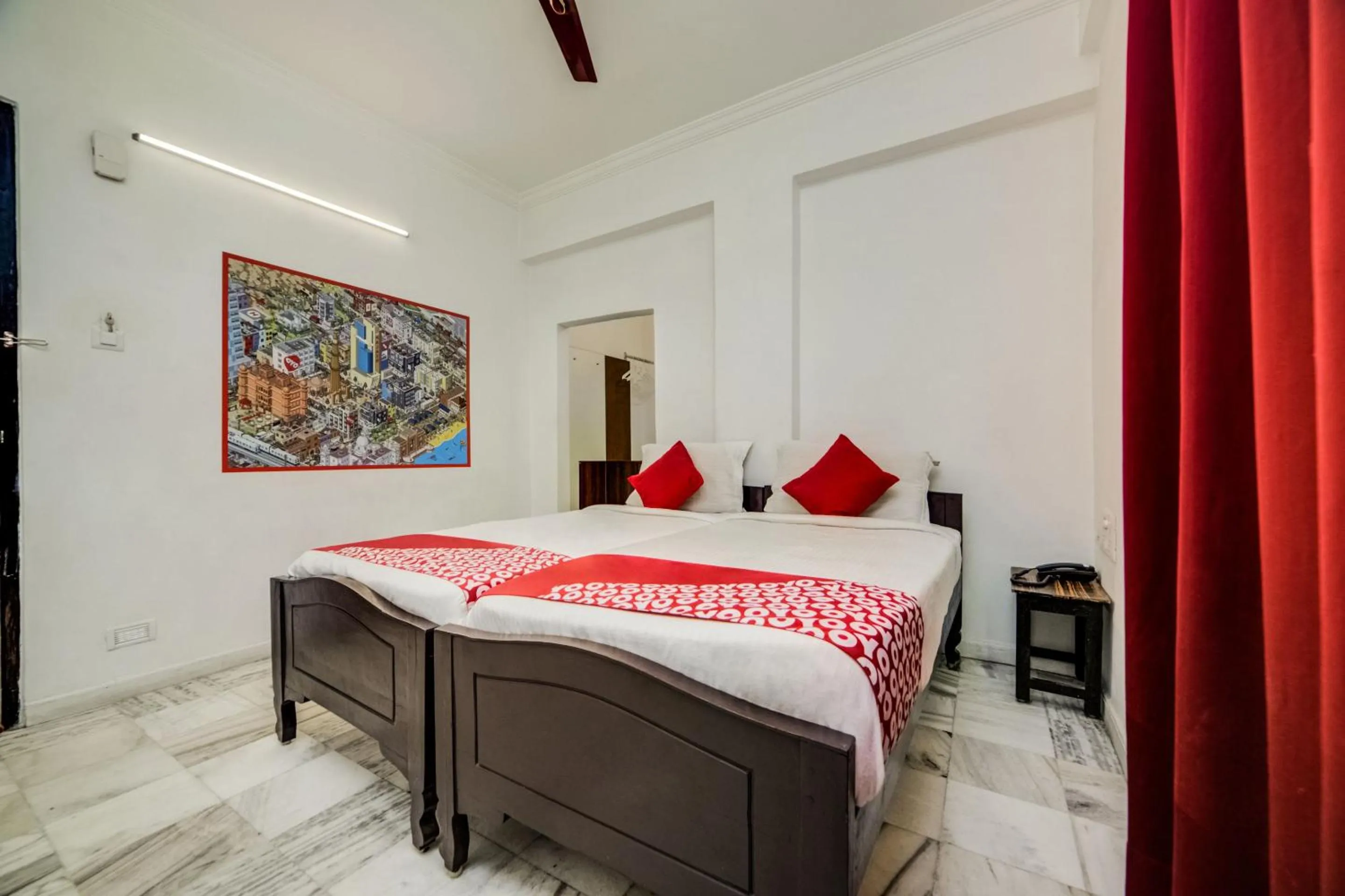 Bedroom, Bed in Hotel O JNTU college Near LULU mall, KPHB Colony.