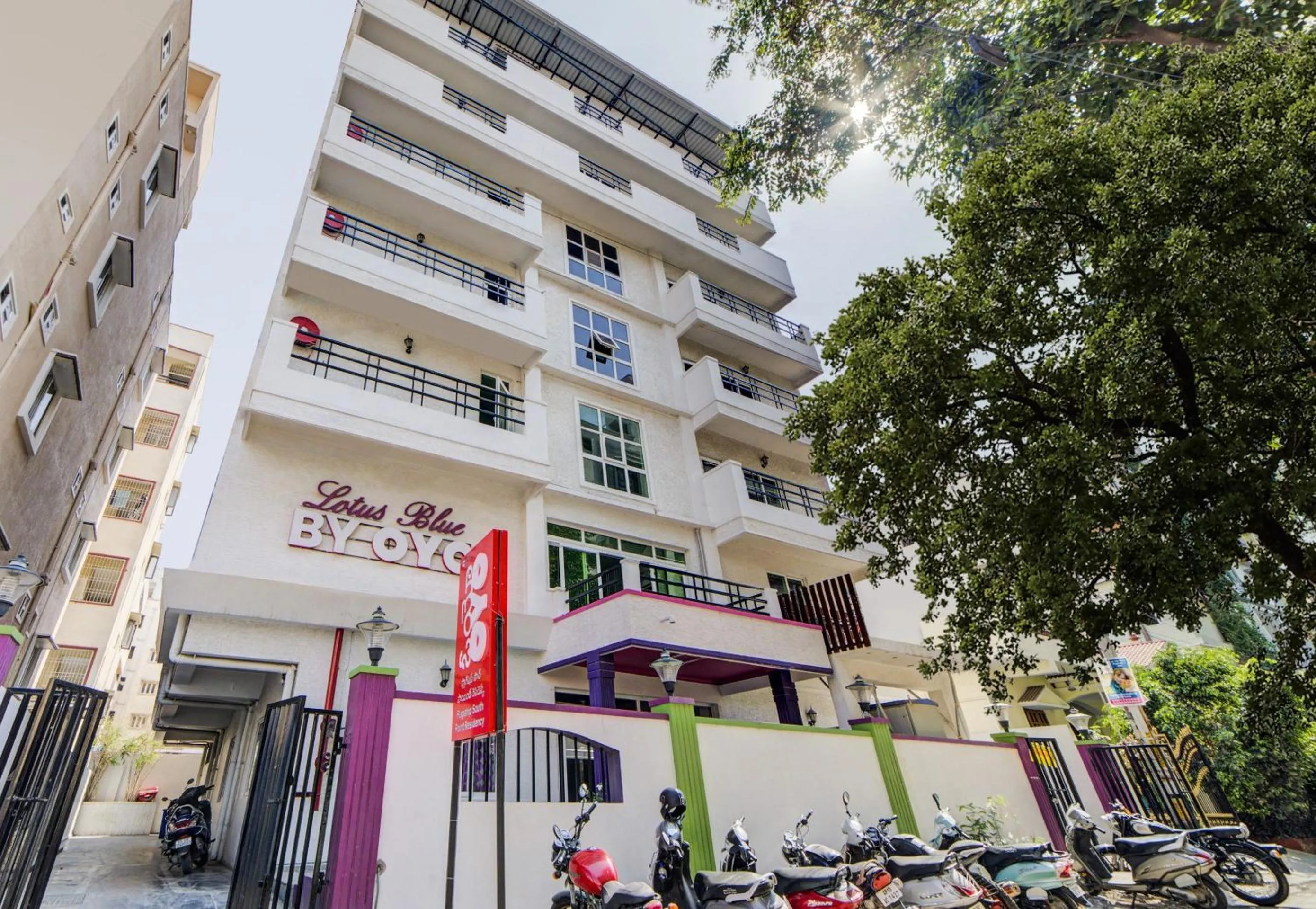 Facade/entrance in Hotel O JNTU college Near LULU mall, KPHB Colony.