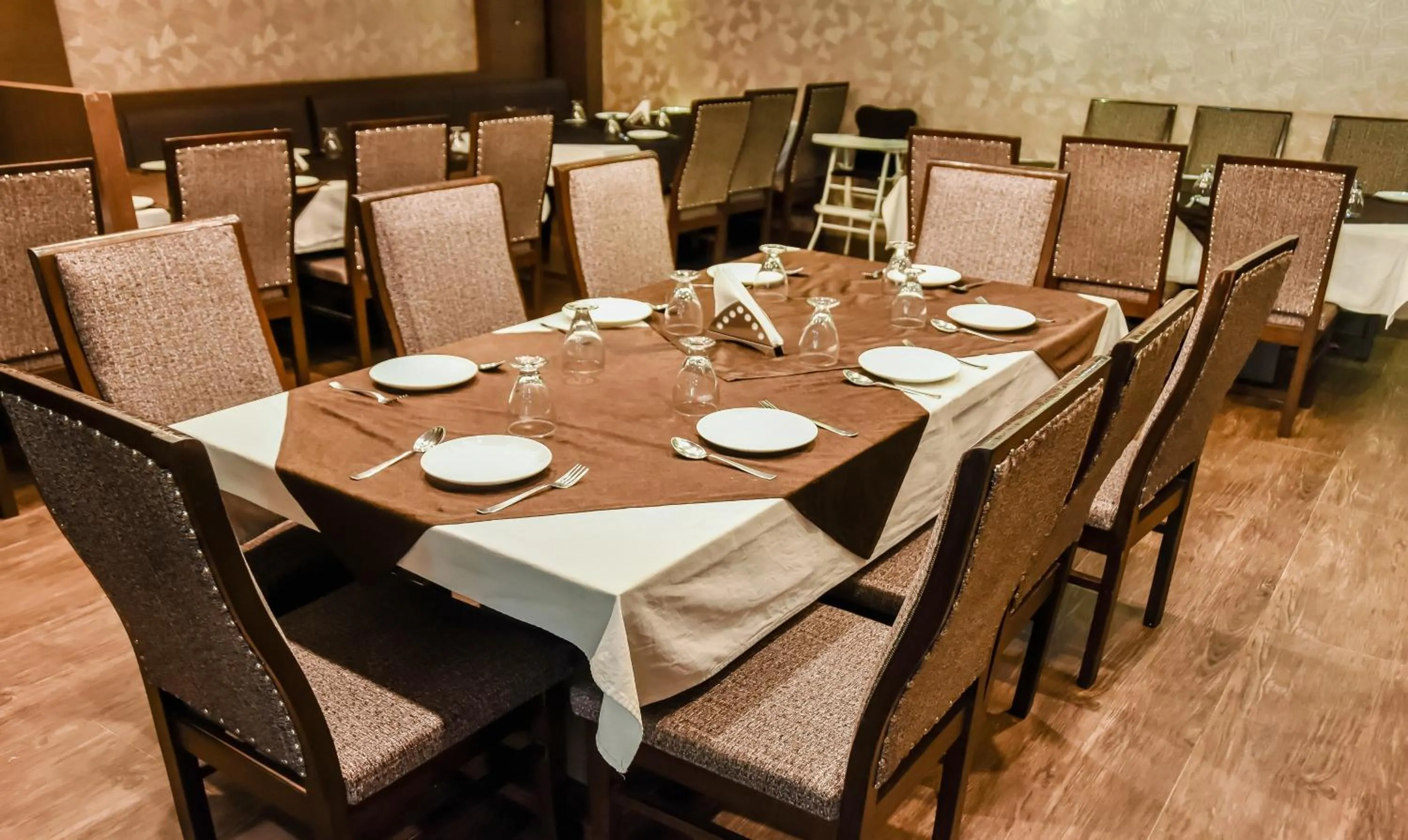 Restaurant/places to eat in Treebo Red Petal Jalandhar