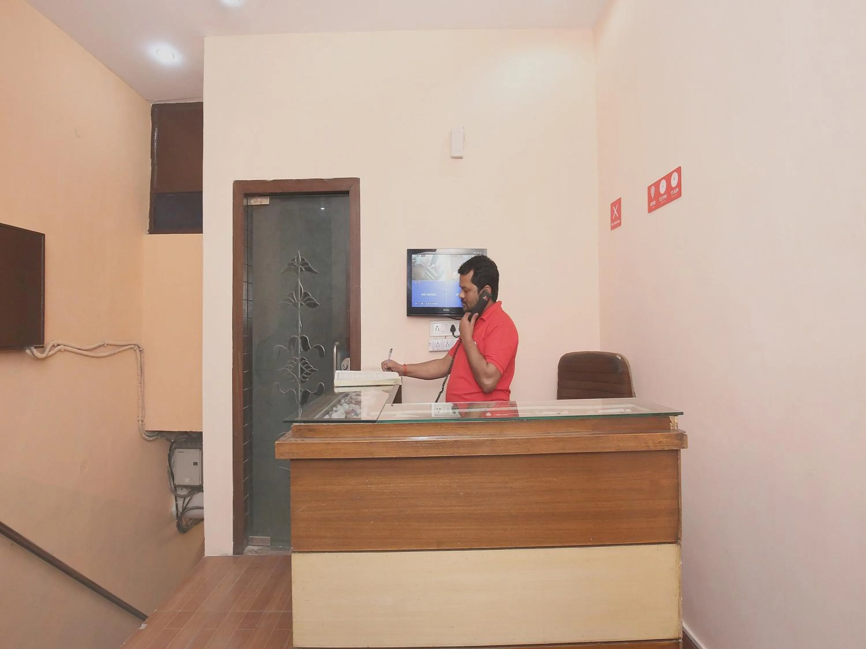 Lobby or reception in Hotel O Rajesh Palace