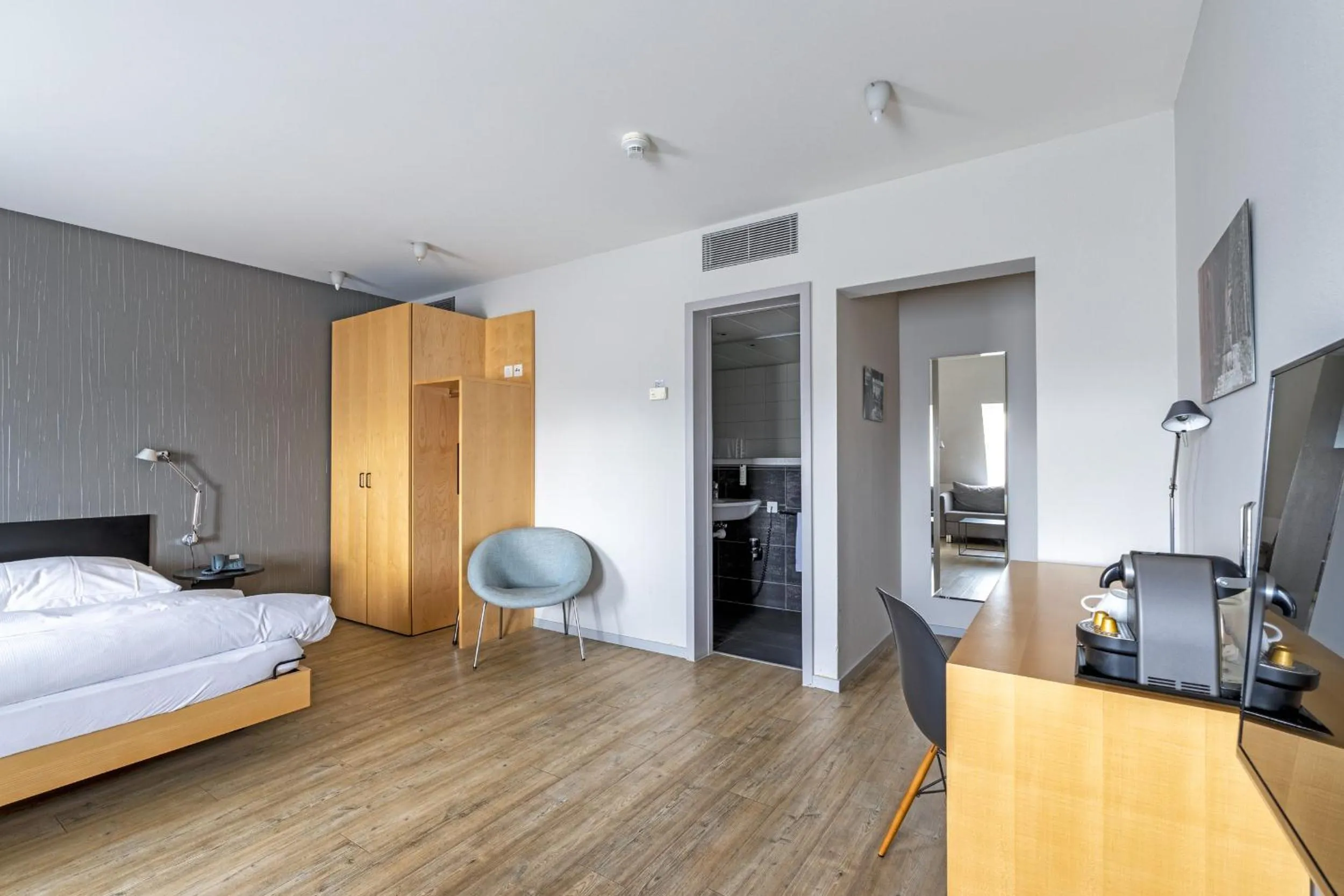 wardrobe, Bed in Royal Hotel - Urban Living