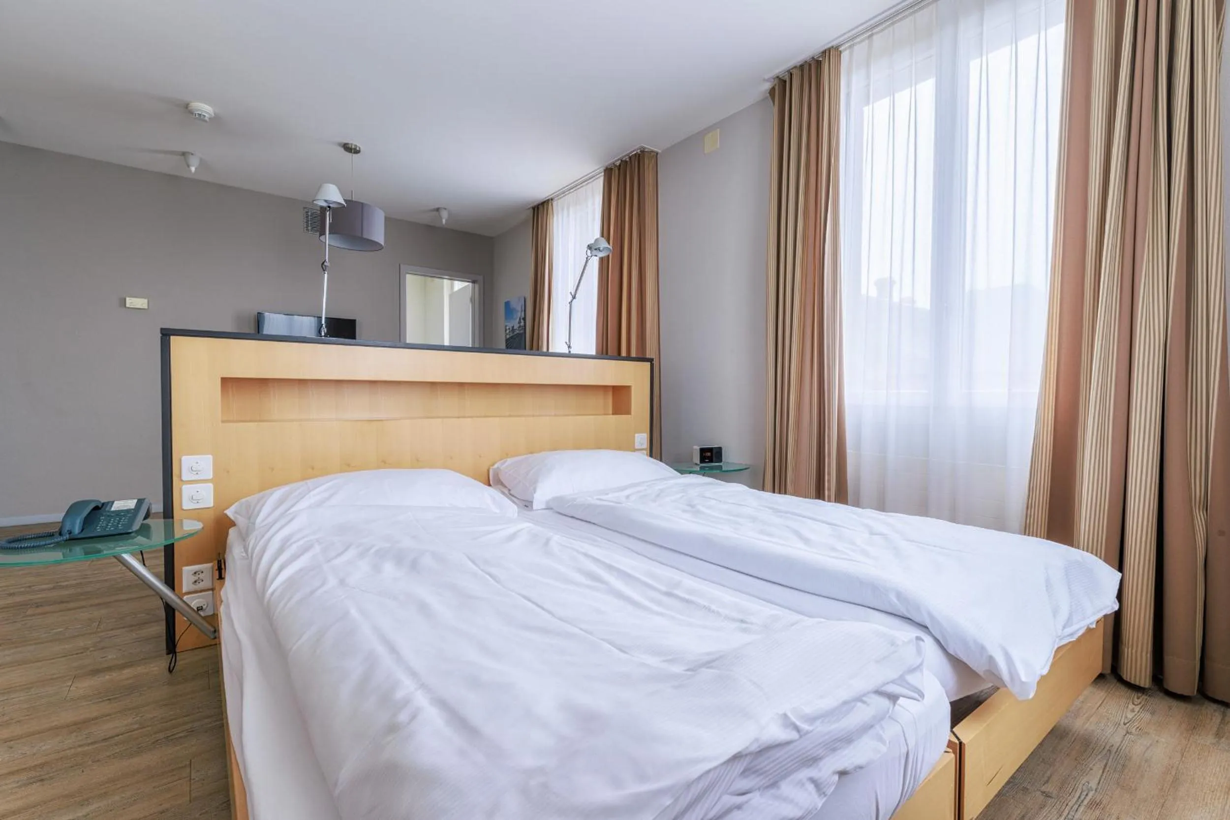 Bedroom, Bed in Royal Hotel - Urban Living