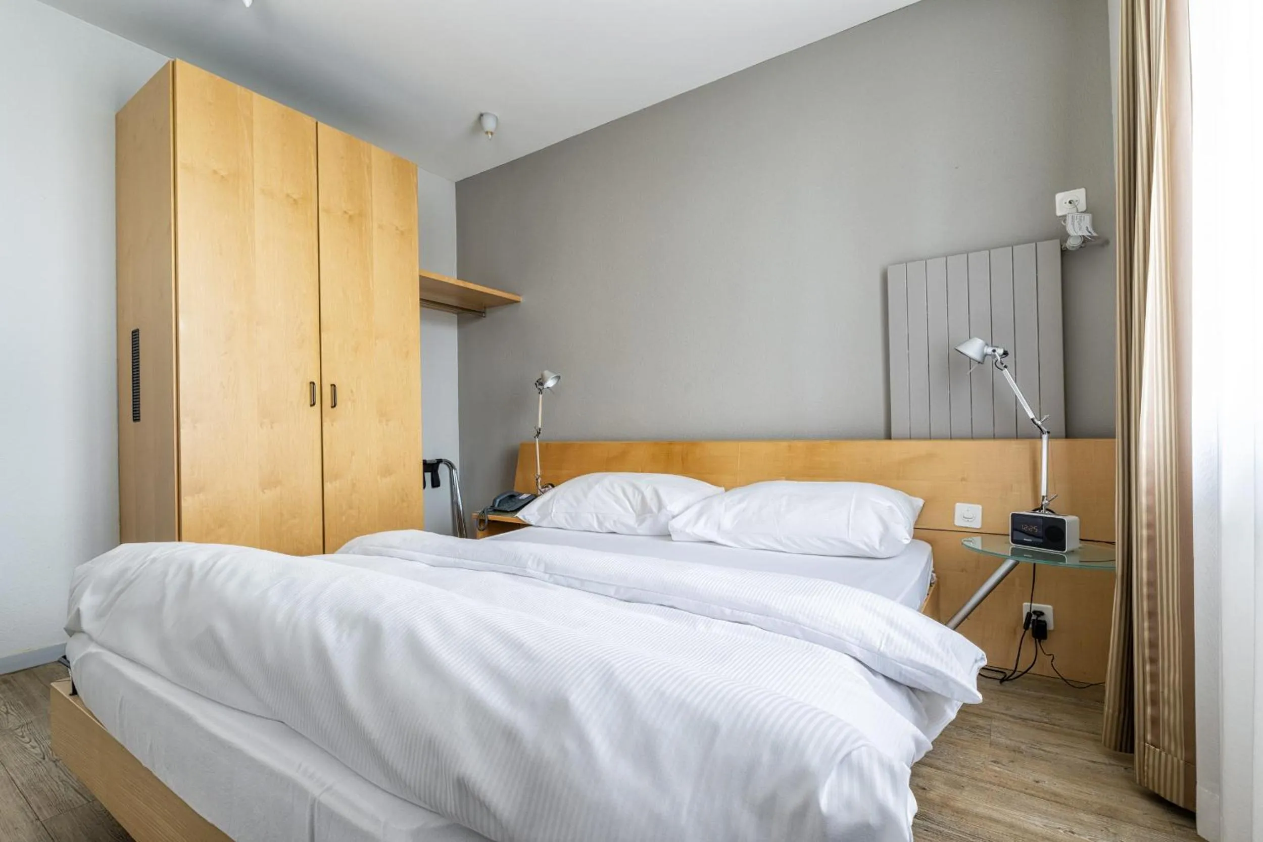 Bedroom, Bed in Royal Hotel - Urban Living