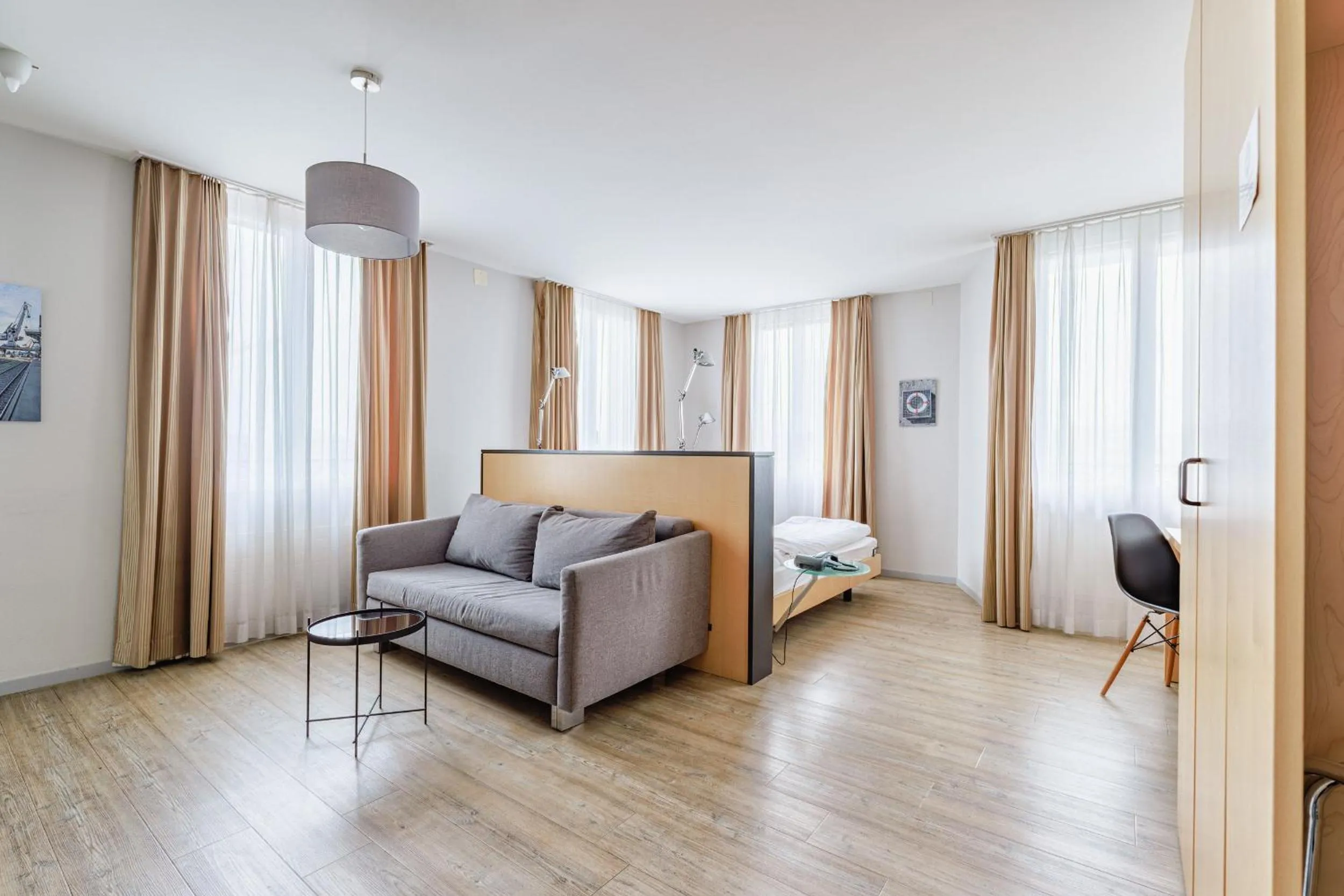 Bedroom, Bed in Royal Hotel - Urban Living