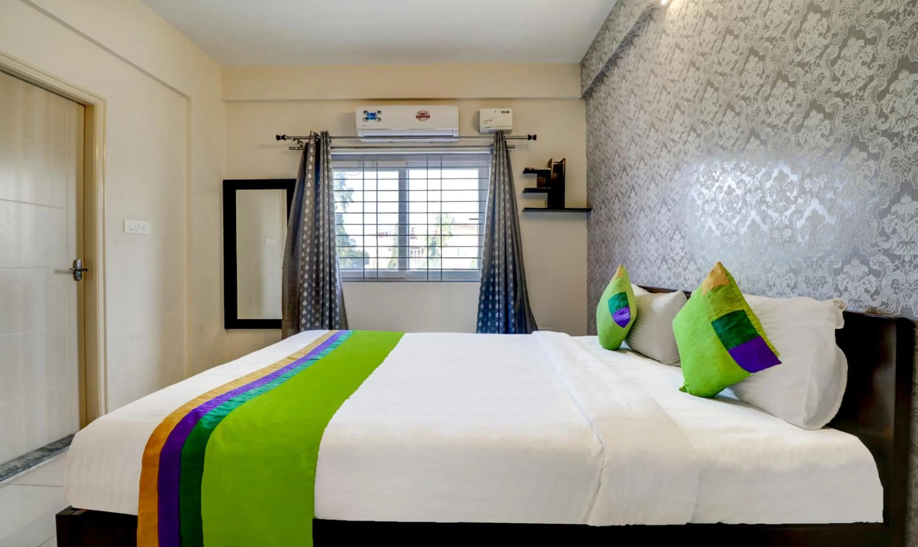 Bedroom, Bed in Treebo 12 Degrees West, Domlur