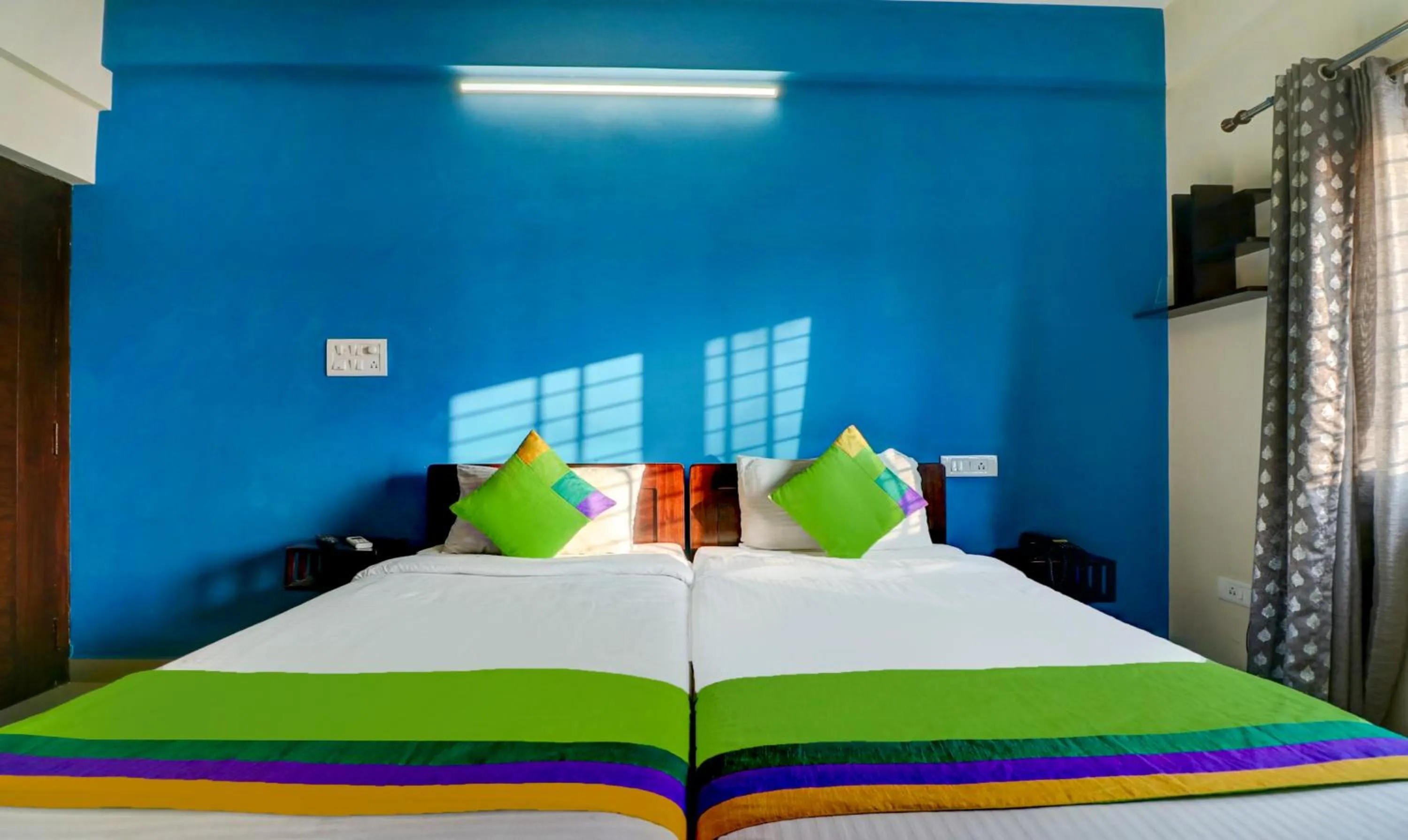 Bedroom, Bed in Treebo 12 Degrees West, Domlur