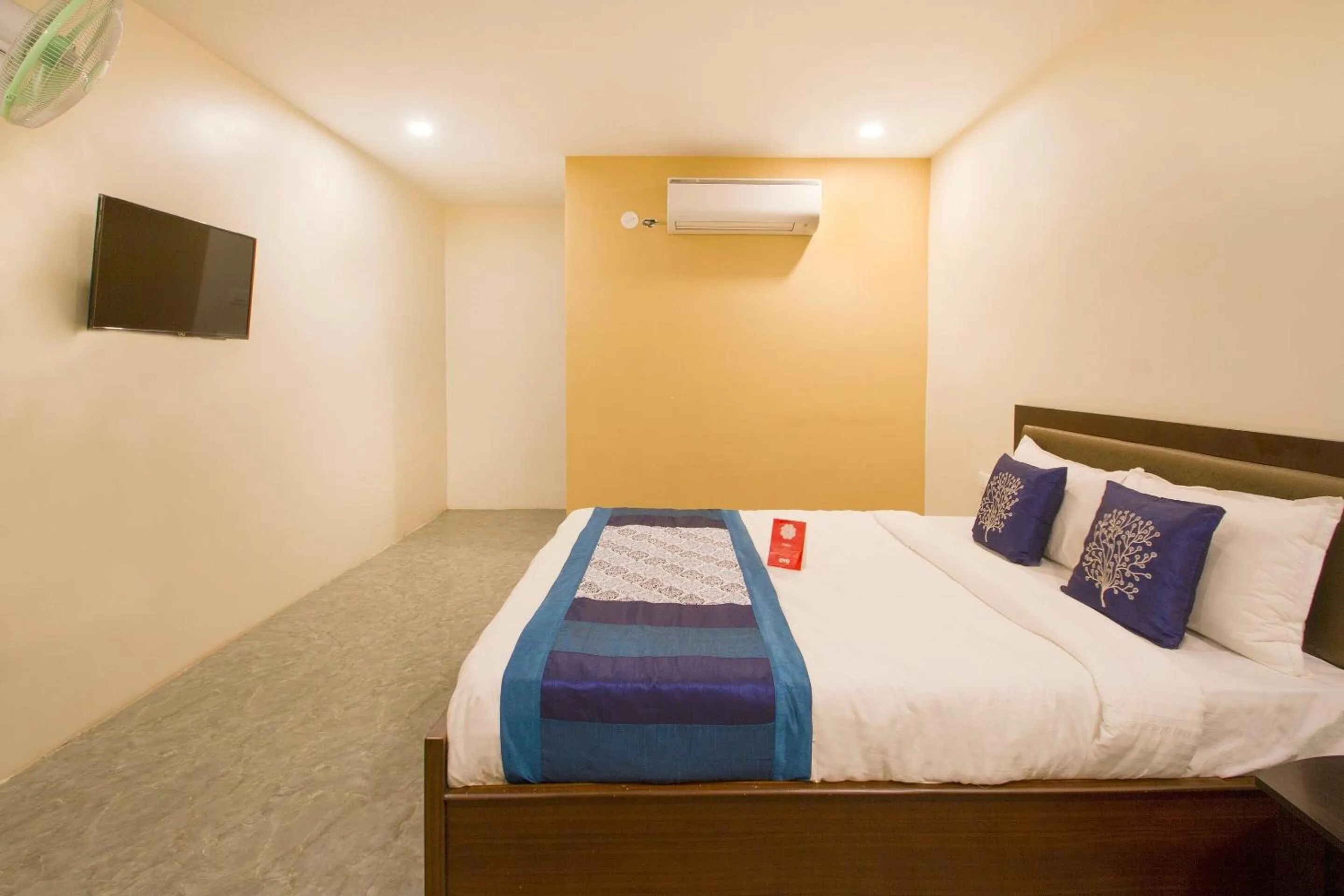 Bedroom, Bed in Capital O Wild Wings Hotel Near Omni Hospital Lane Nagole main road