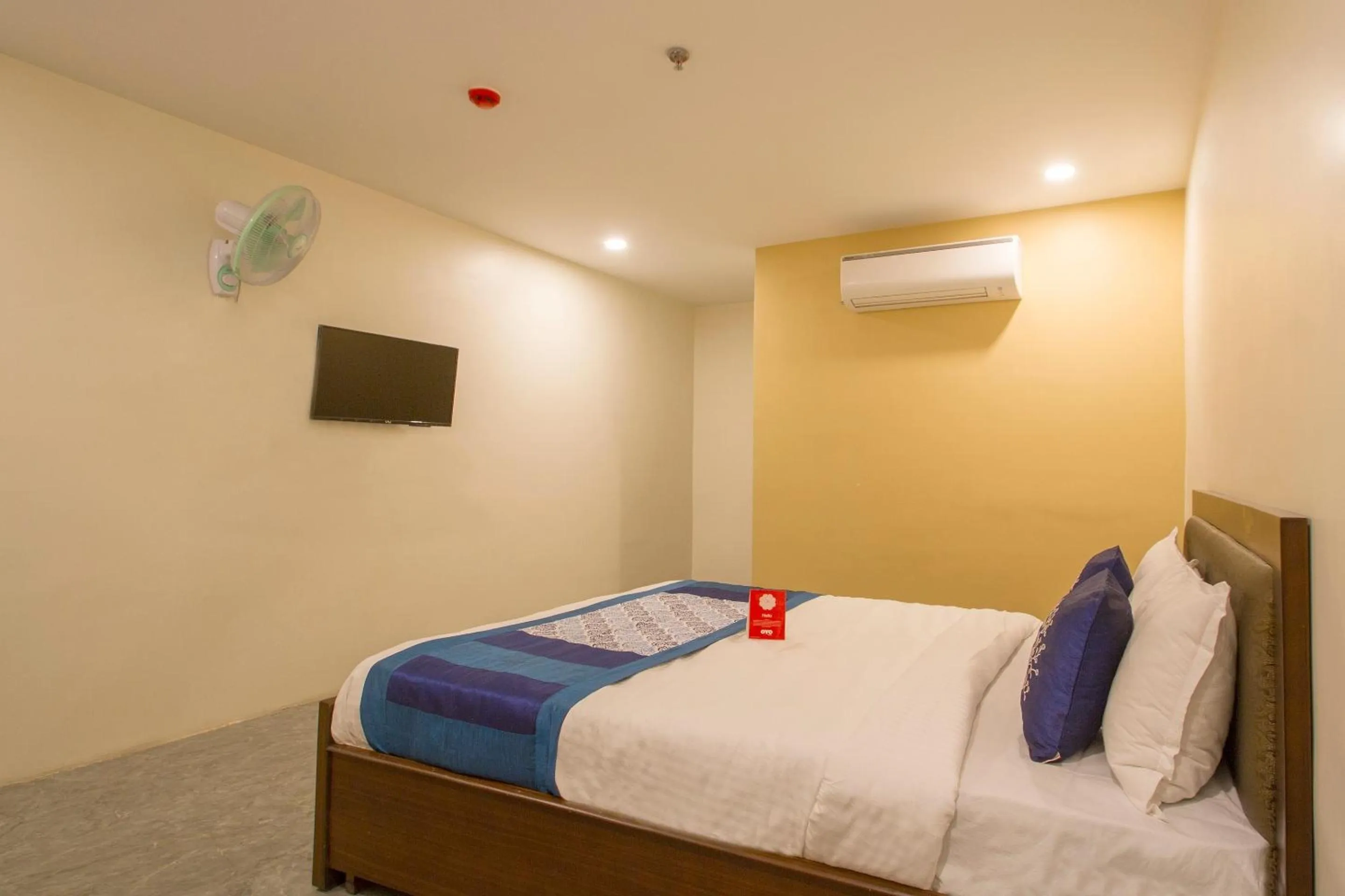Bedroom, Bed in Capital O Wild Wings Hotel Near Omni Hospital Lane Nagole main road