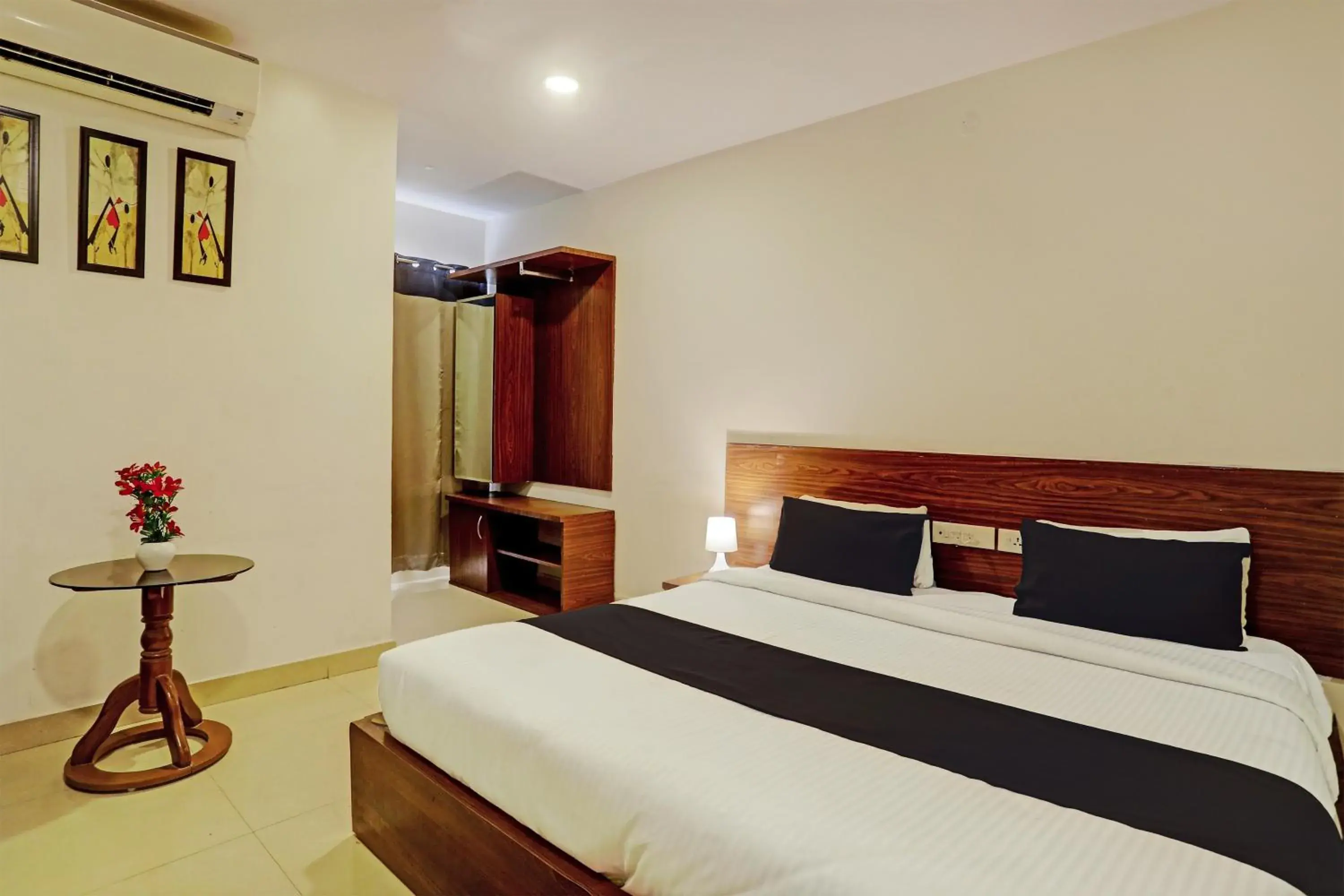 Bedroom, Bed in Super Collection O SSR Royal Suites Bedroom, Bed in Super Collection O SSR Royal Suites