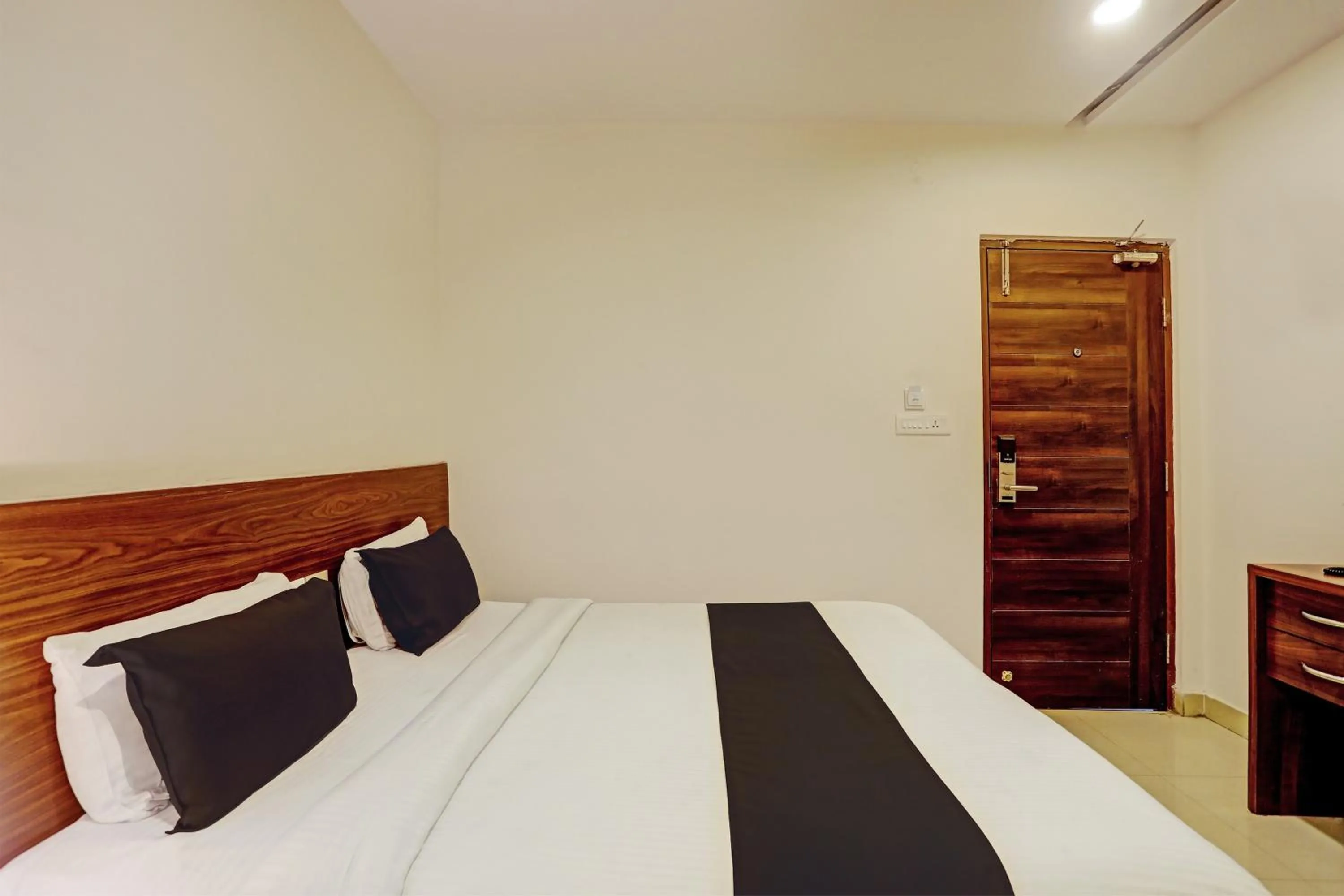 Bedroom, Bed in Collection O SSR Royal Suites