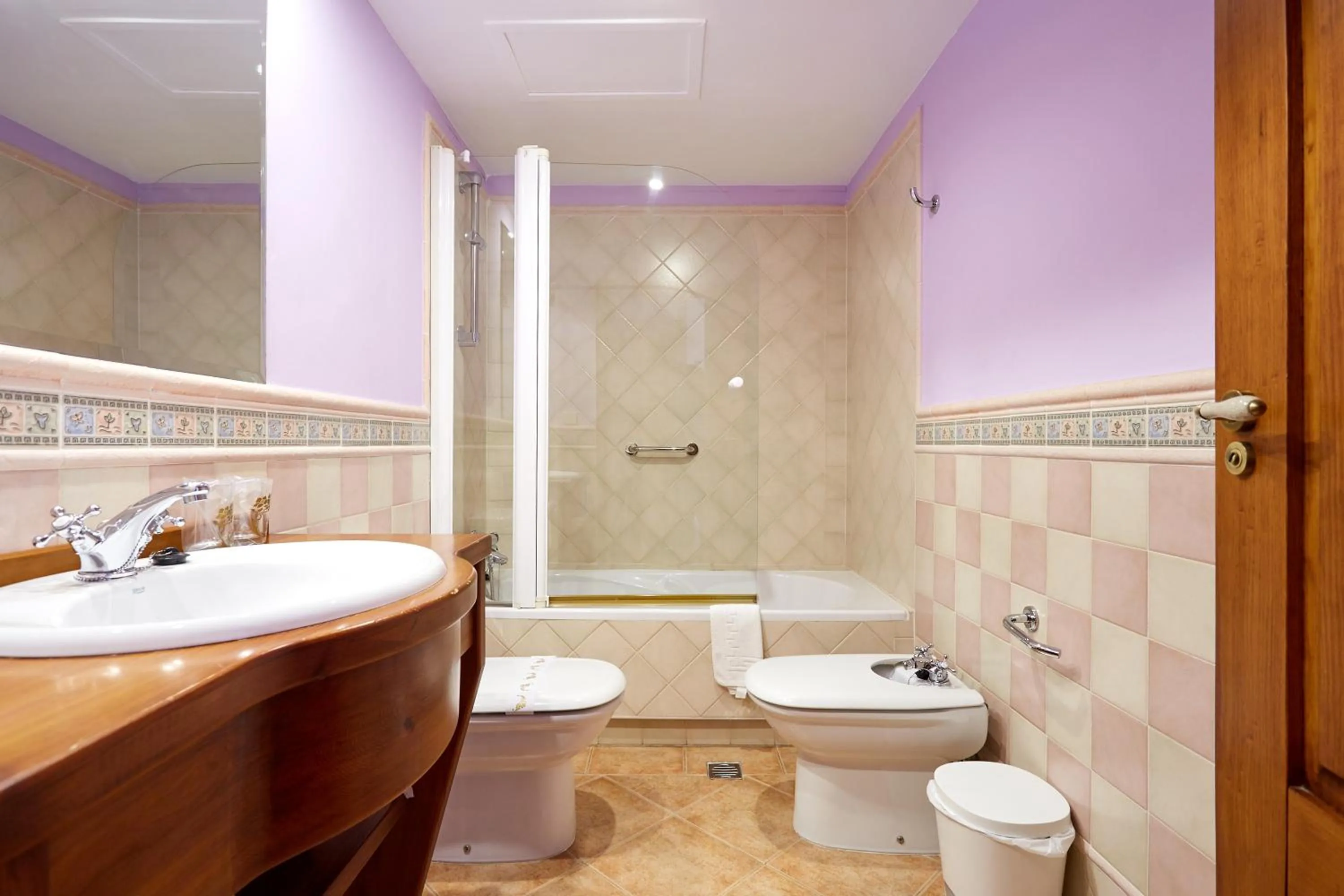 Toilet in Hotel Puerta Sepúlveda