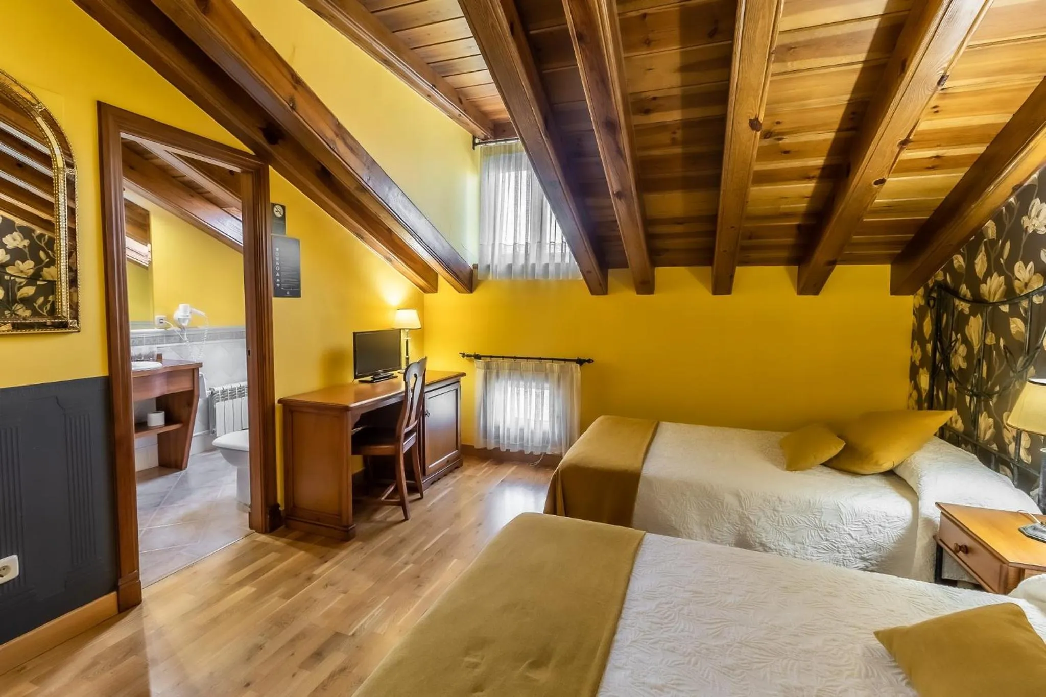 Bedroom, Bed in Hotel Puerta Sepúlveda