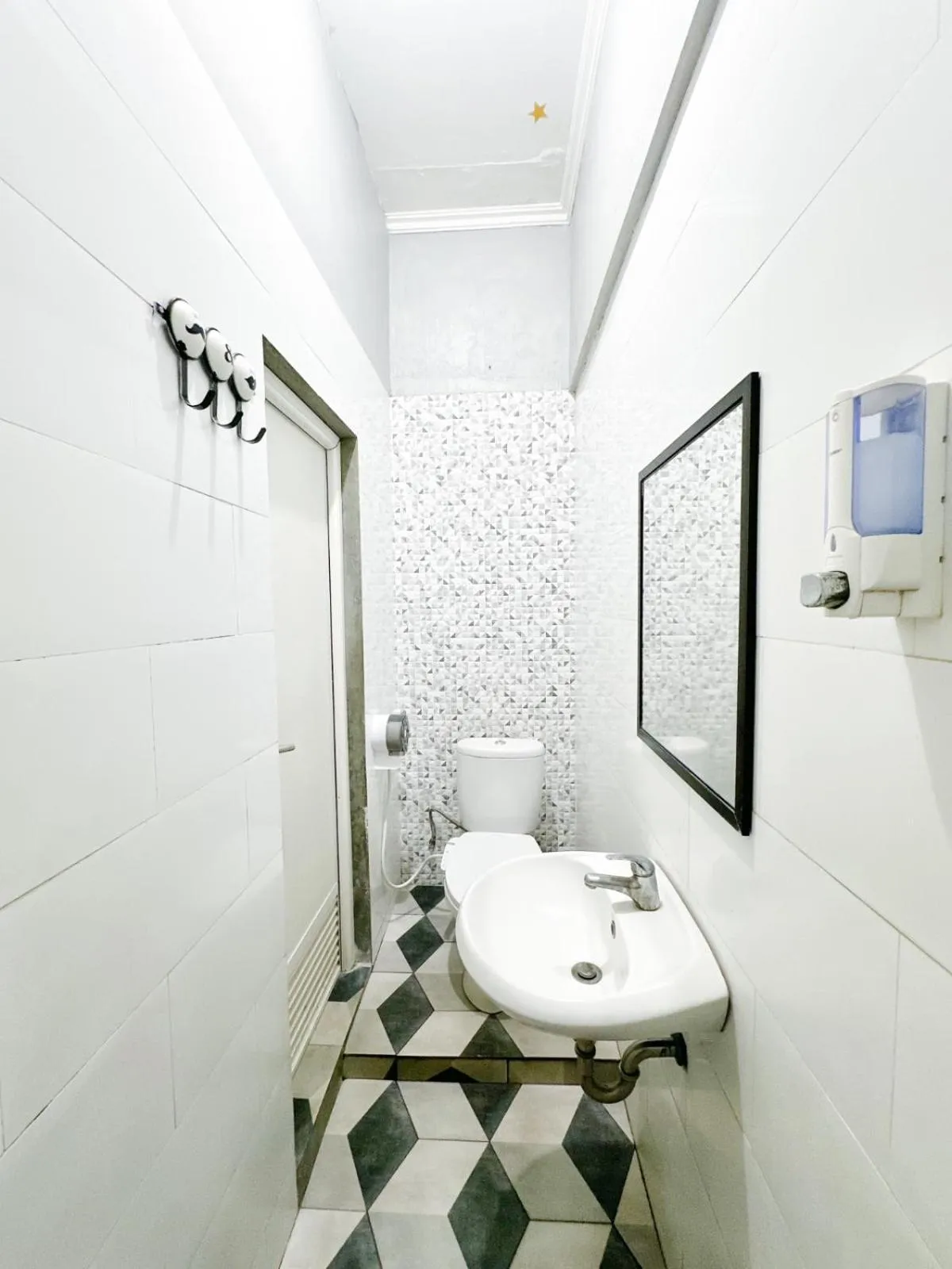 Toilet in Otu Hostel By Ostic