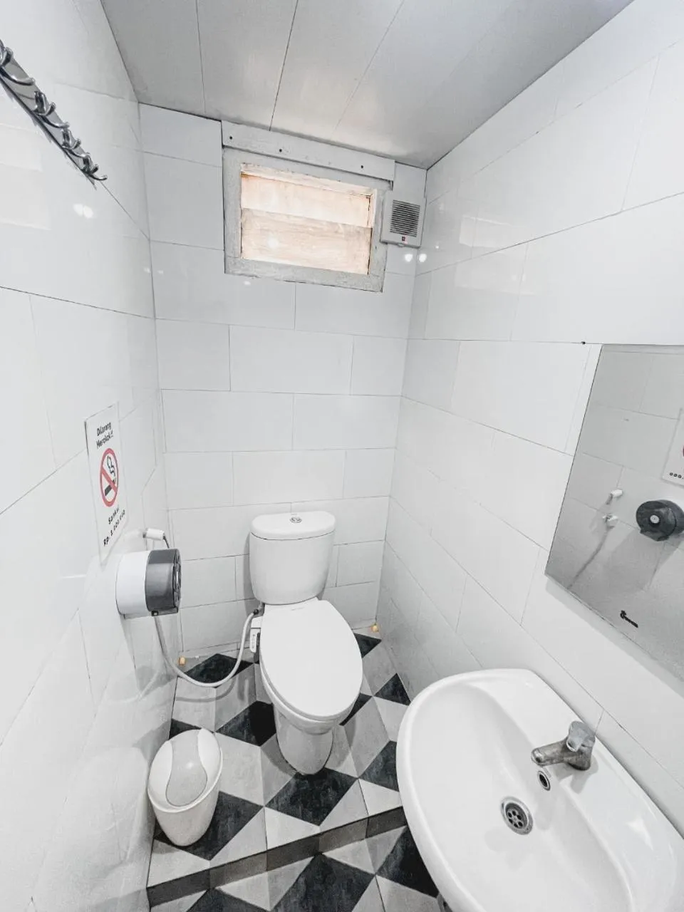 Bathroom in Otu Hostel By Ostic