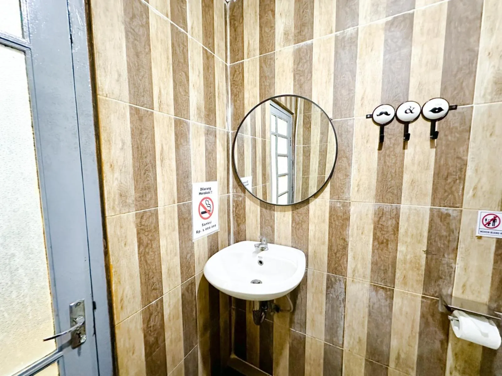 Bathroom in Otu Hostel By Ostic