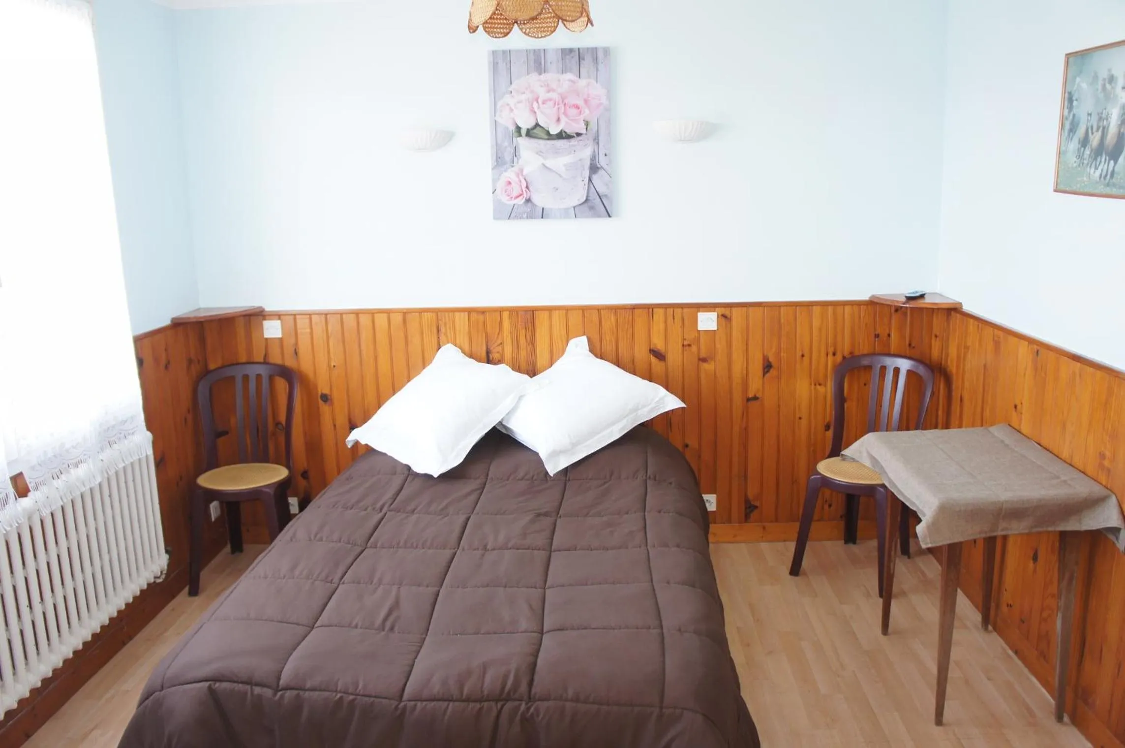 Bed in Hôtel de la Place