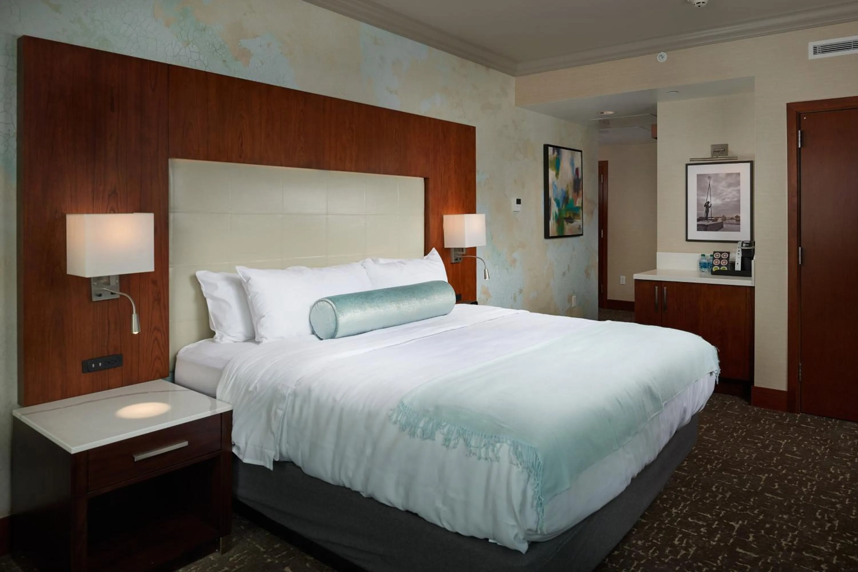 Photo of the whole room, Bed in The Merrill Hotel & Conference Center, Muscatine, a Tribute Portfolio Hotel