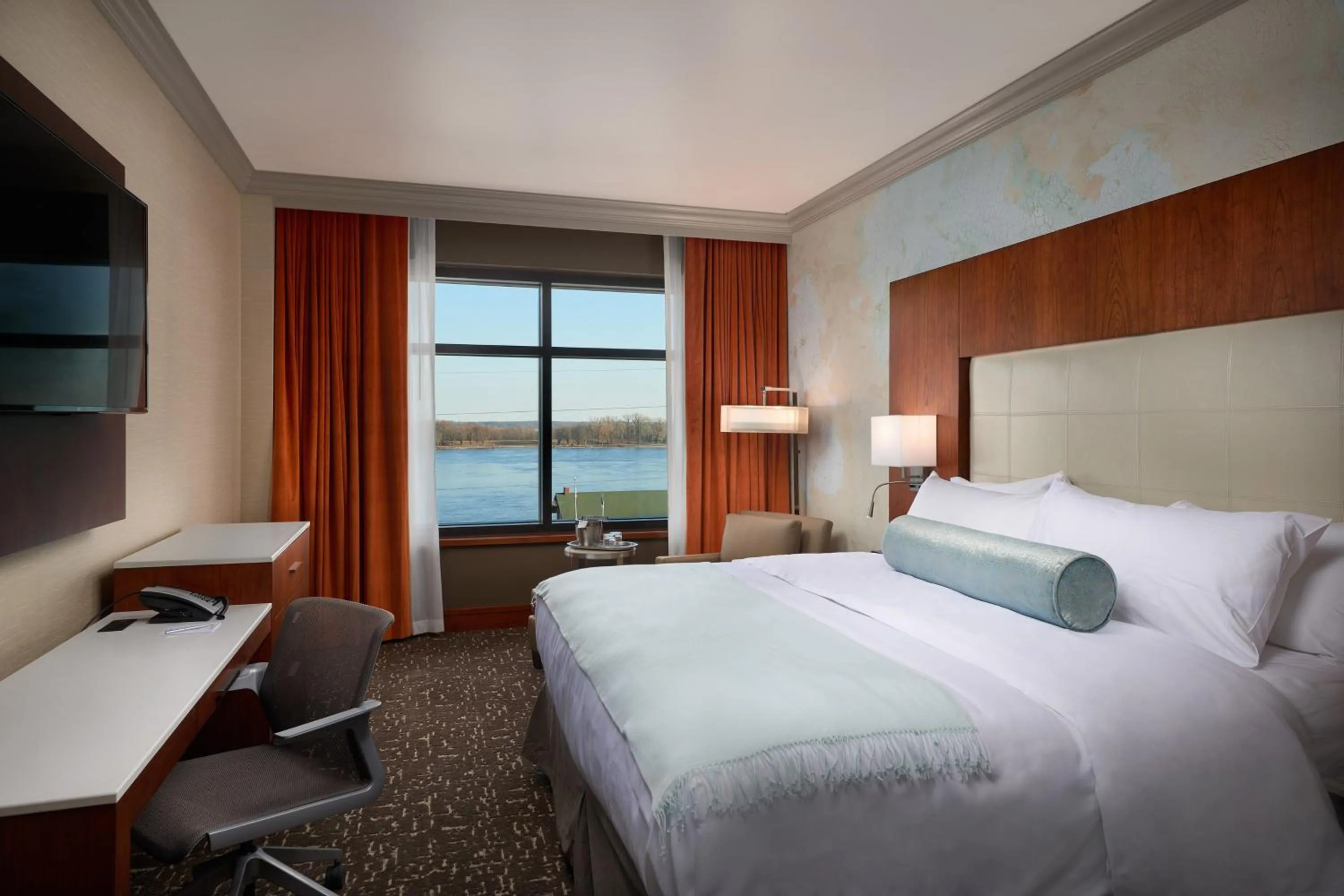 Photo of the whole room, Bed in The Merrill Hotel & Conference Center, Muscatine, a Tribute Portfolio Hotel