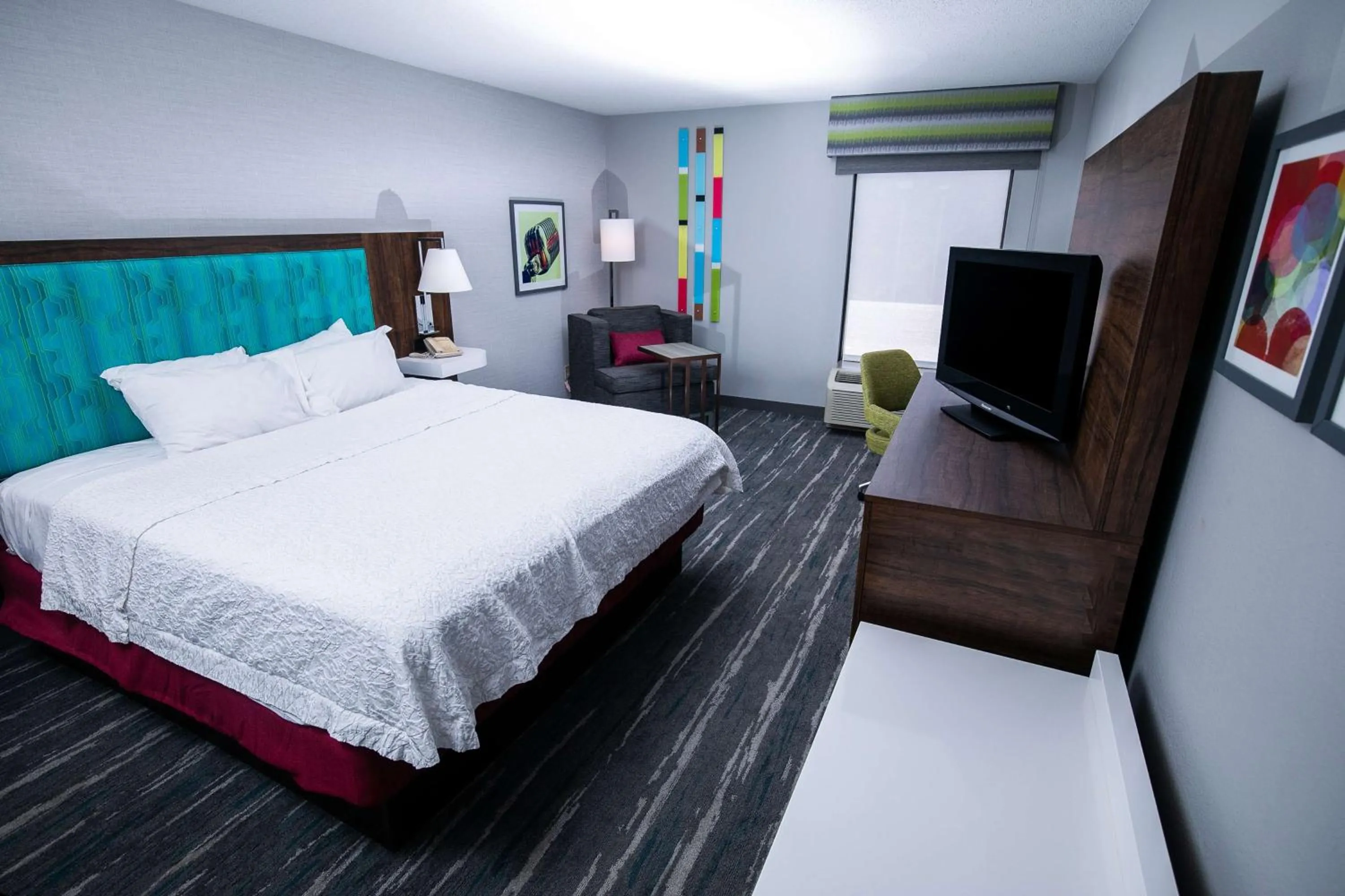 Bed in Hampton Inn Pickwick Dam-At Shiloh Falls