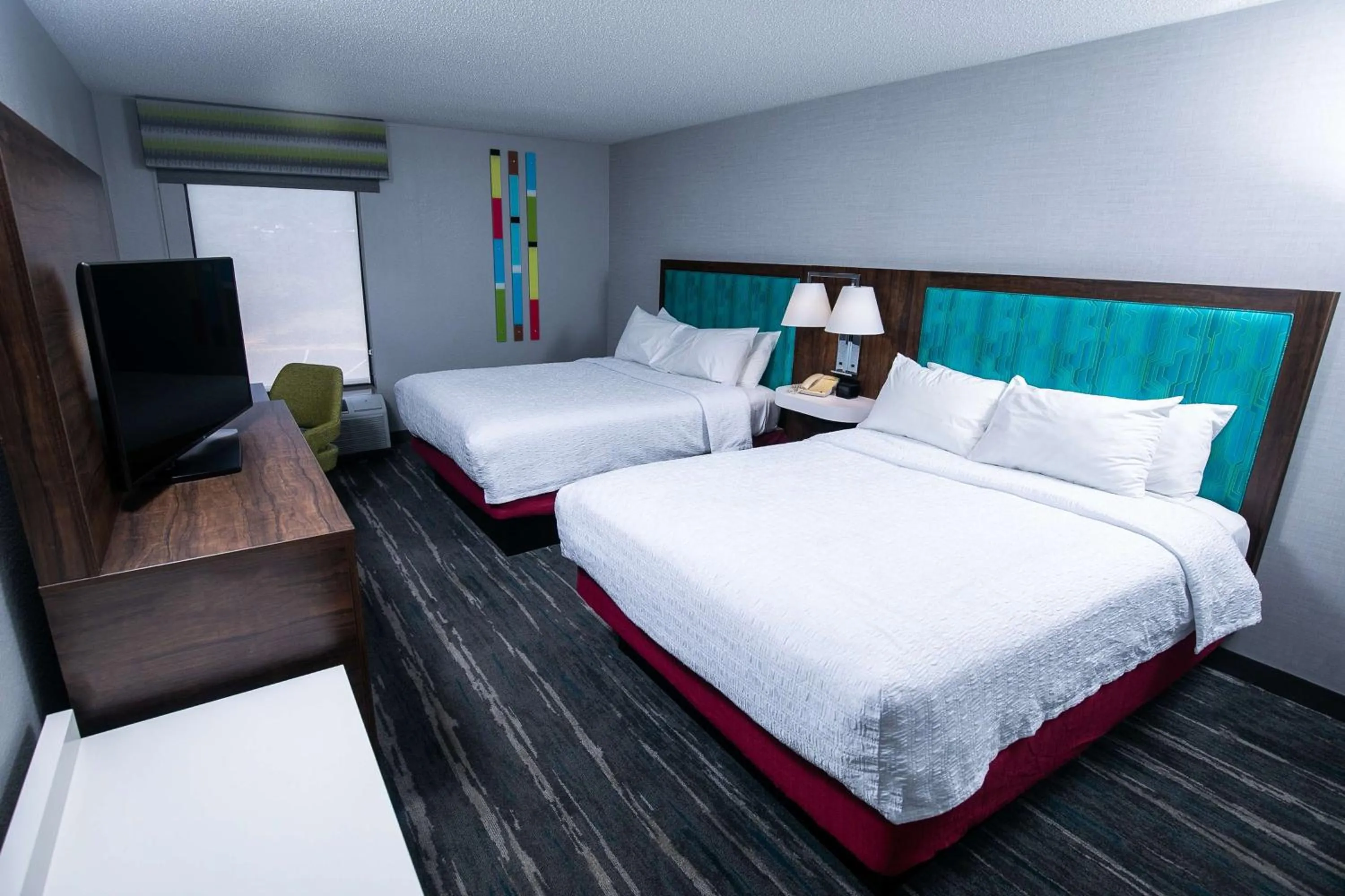 Bed in Hampton Inn Pickwick Dam-At Shiloh Falls