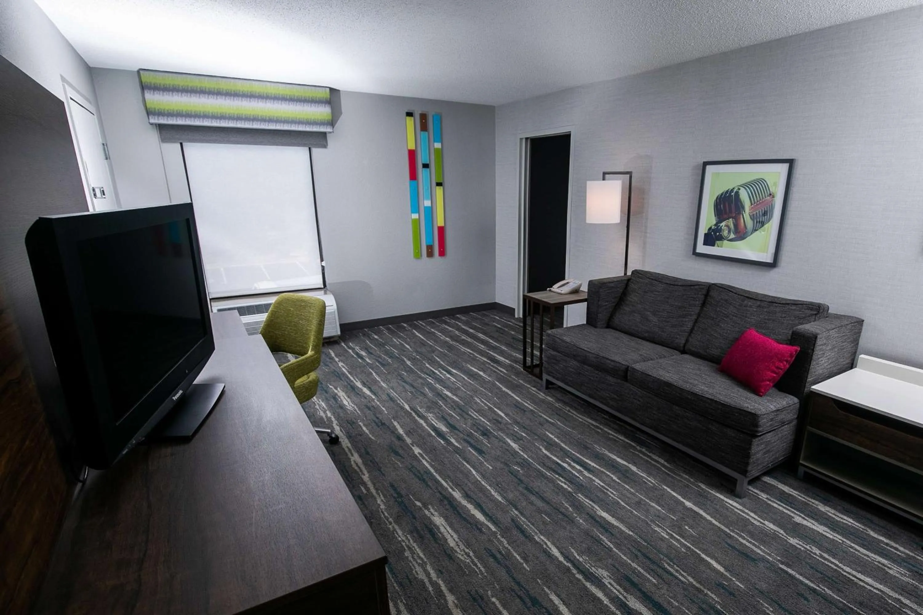 Bedroom in Hampton Inn Pickwick Dam-At Shiloh Falls