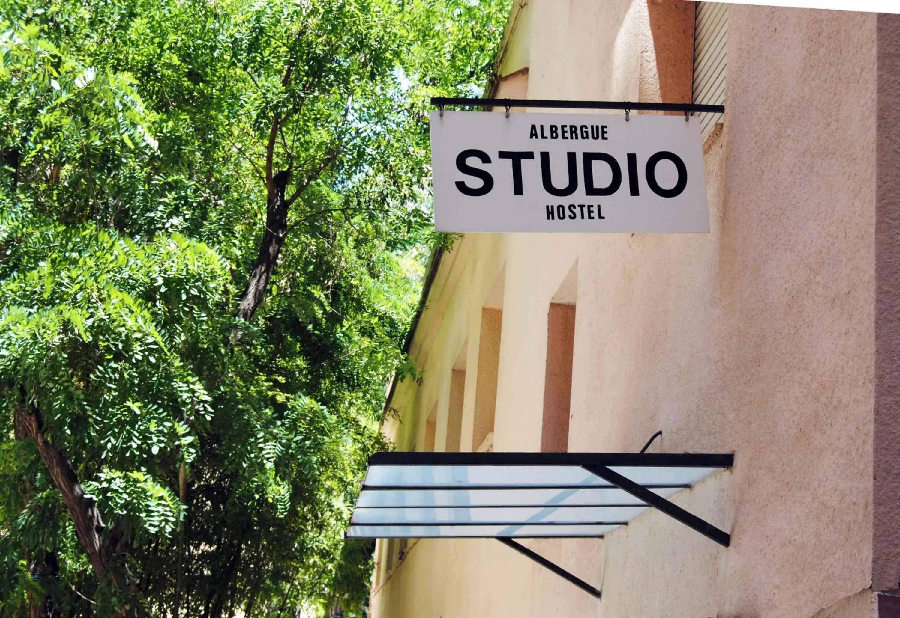 Facade/entrance in Studio Hostel Facade/entrance in Studio Hostel
