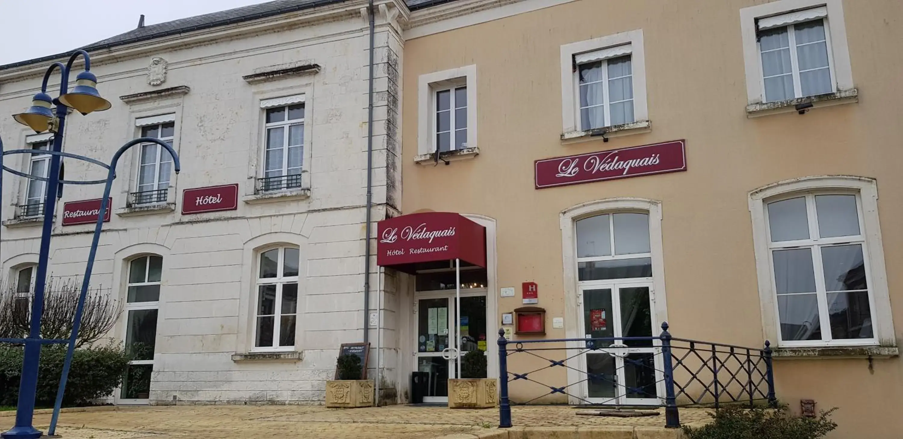 Property building in Logis Hotel Restaurant Le Vedaquais Property building in Logis Hotel Restaurant Le Vedaquais